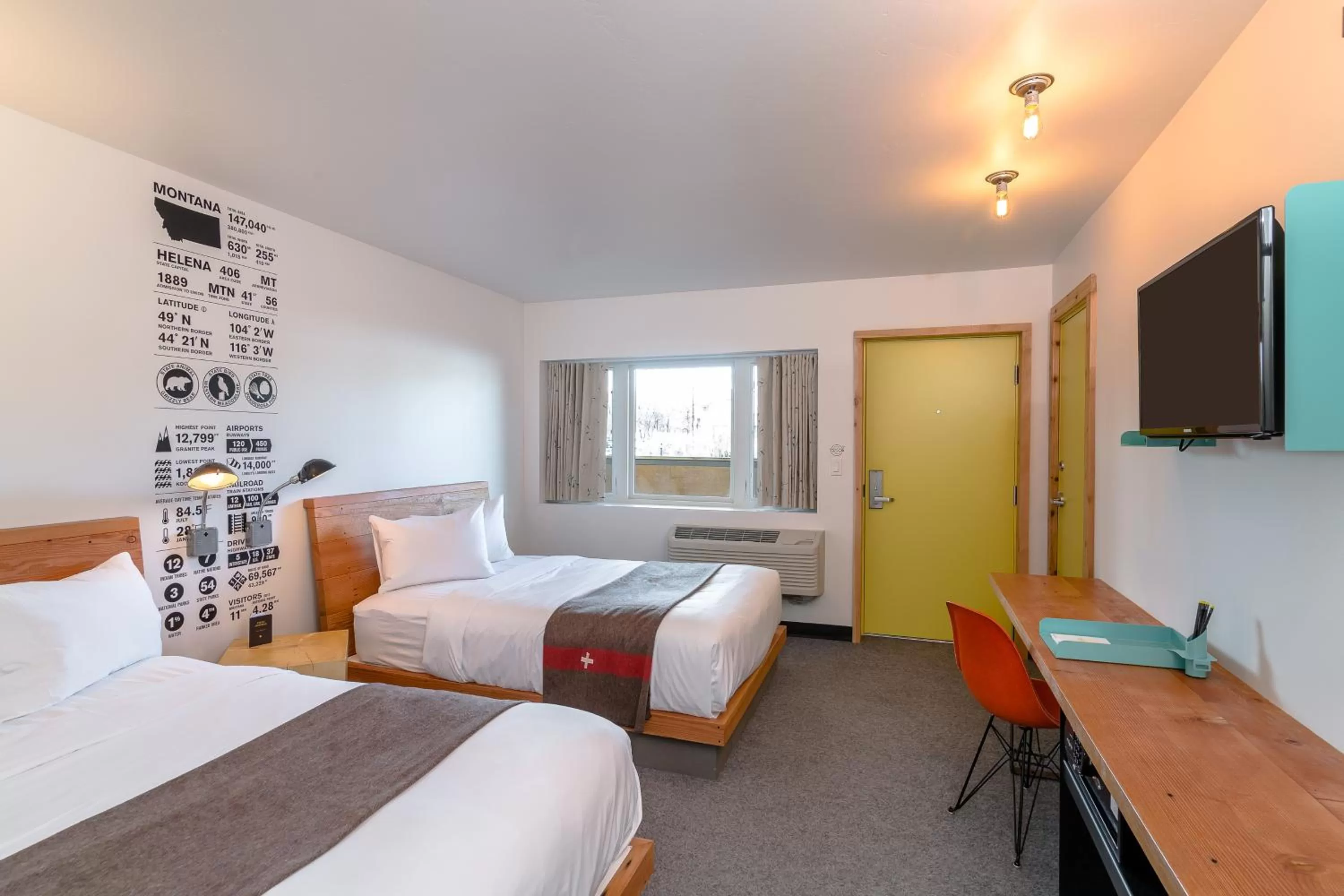 Photo of the whole room, Bed in The LARK