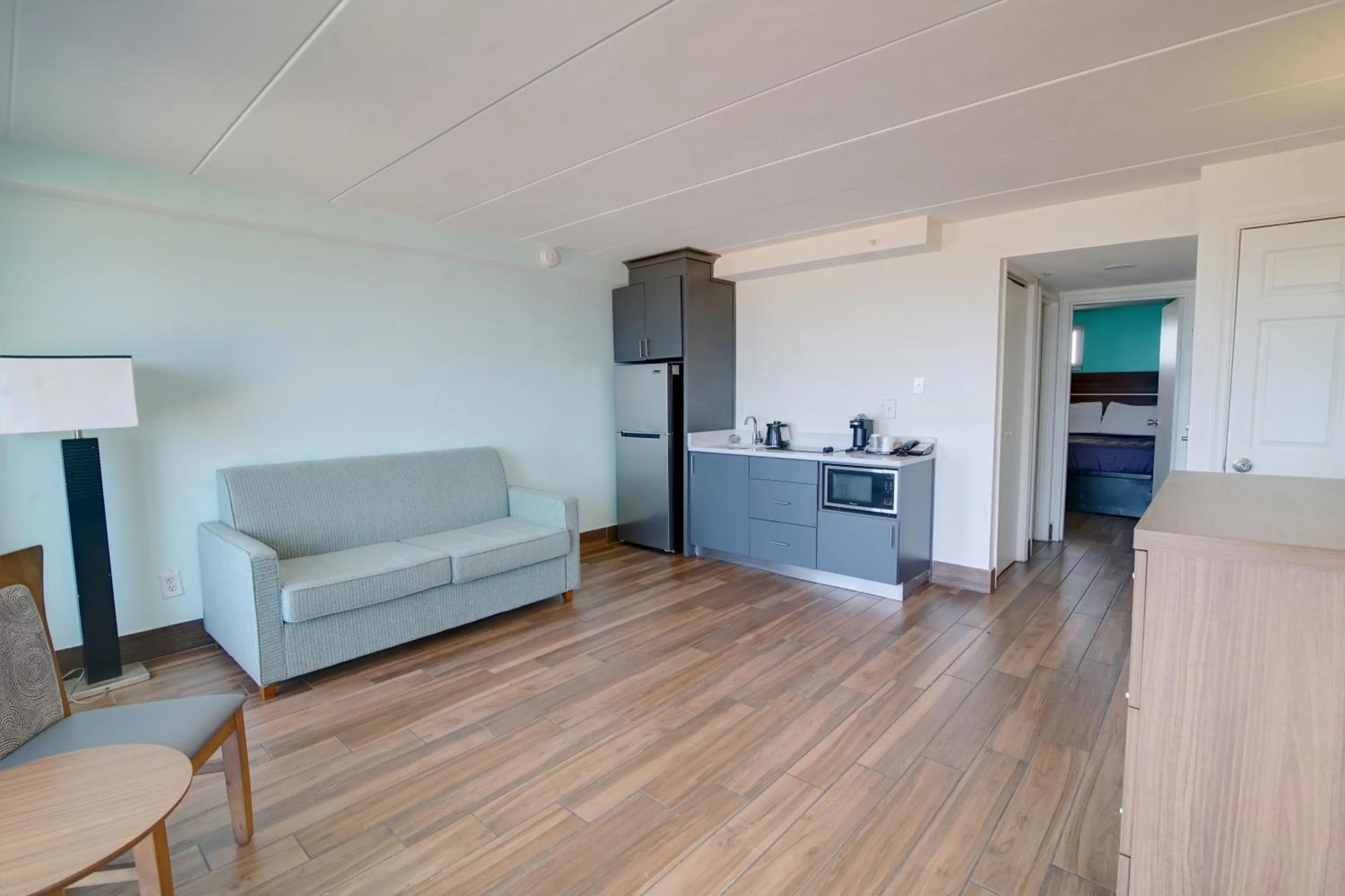 Living room in Marjac Suites Virginia Beach Oceanfront