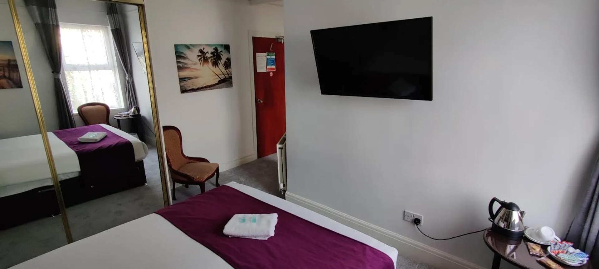 Photo of the whole room, Bed in Cecil Court Hotel