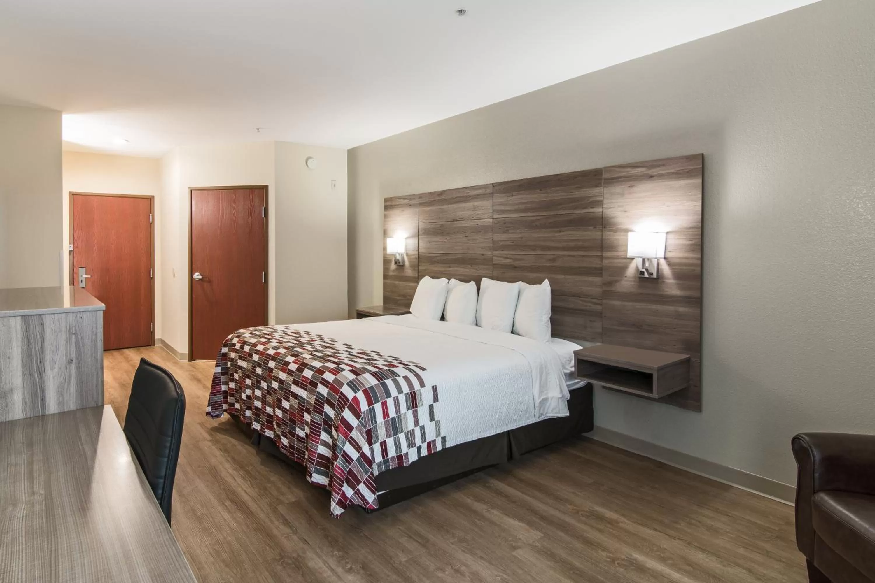 Photo of the whole room, Bed in Red Roof Inn Panama City