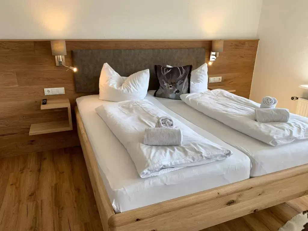 Comfort Quadruple Room with Bathroom in Landhaus Sonne Comfort Quadruple Room with Bathroom in Landhaus Sonne