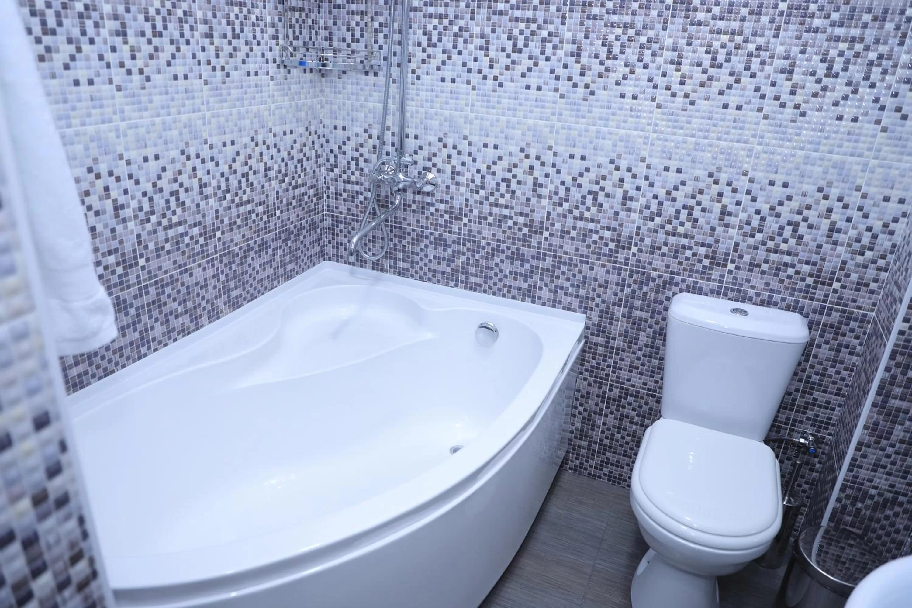 Shower in Osiyo Palace