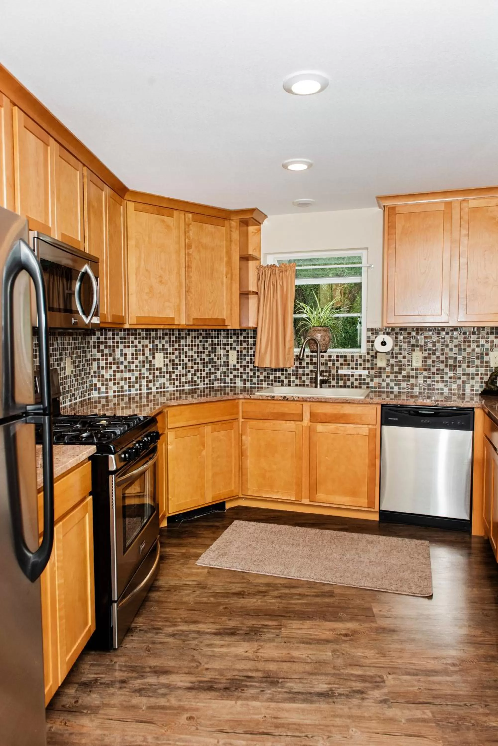 Kitchen or kitchenette in Red Wing Motel