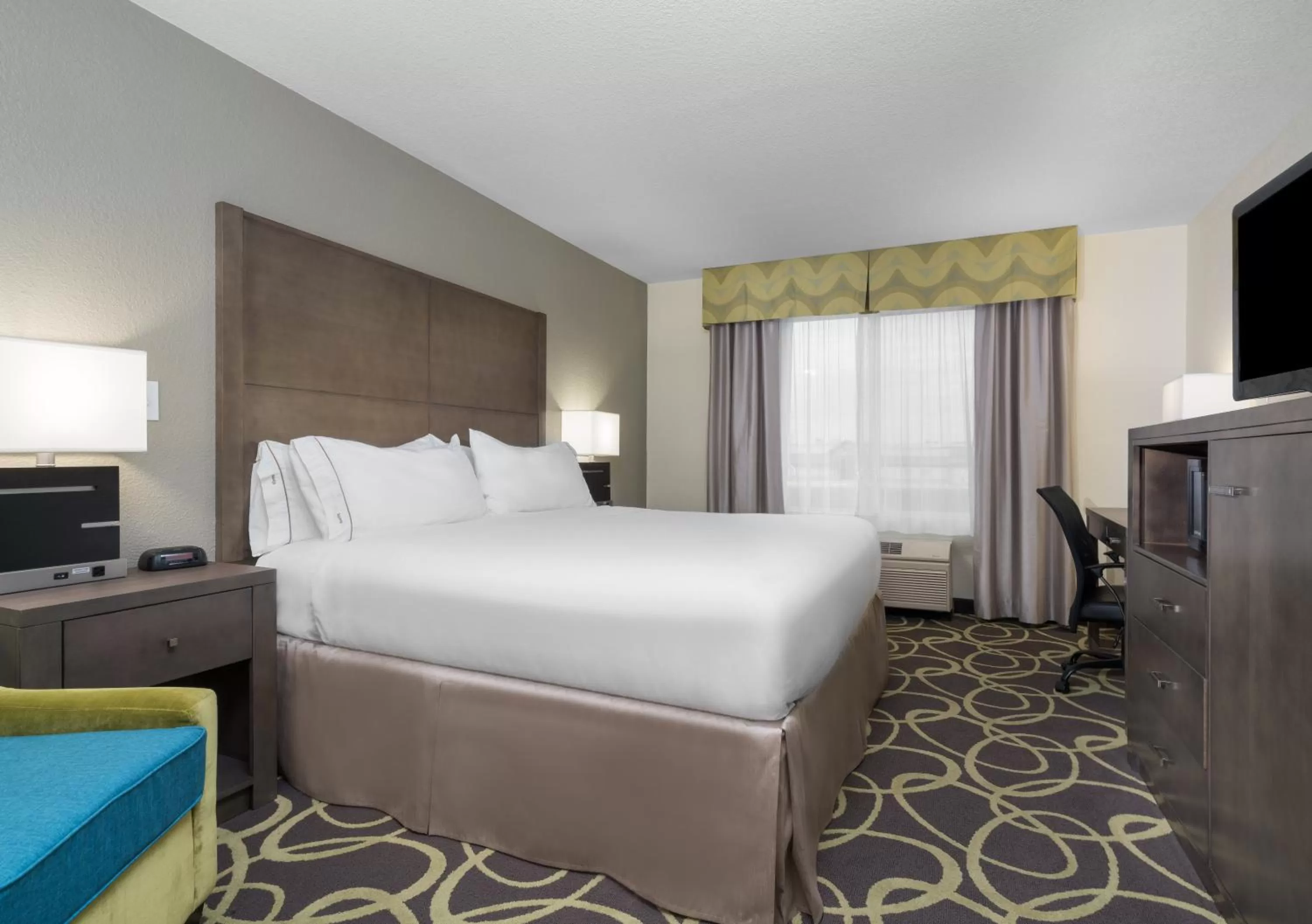 Photo of the whole room, Bed in Holiday Inn Express Hotel & Suites Ames by IHG