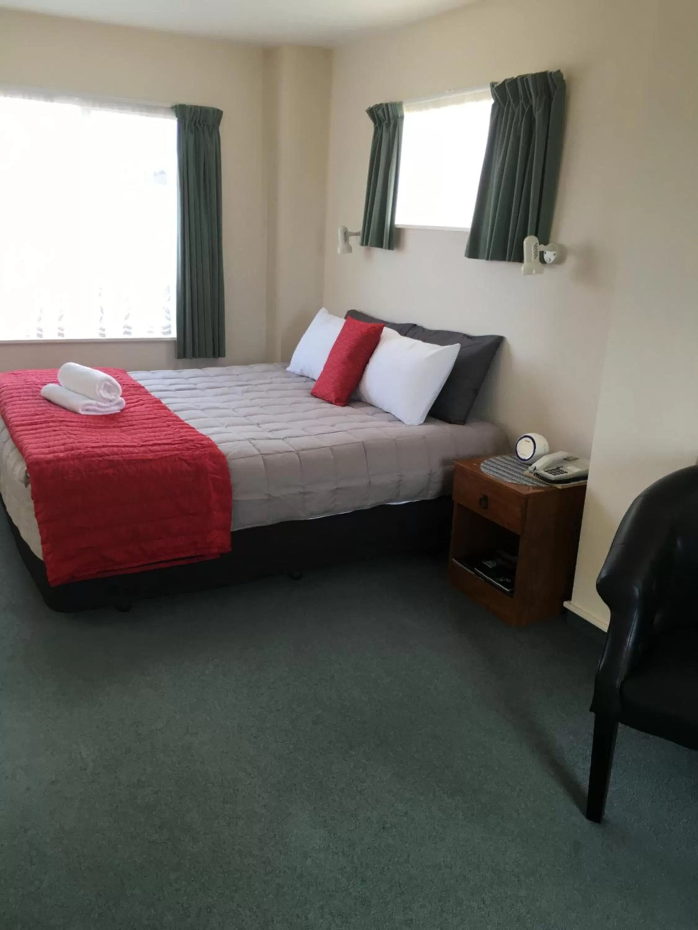 Bed in Ascot Oamaru Motel