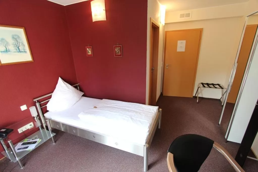 Photo of the whole room, Bed in Hotel Landgasthof Zur Alten Scheune