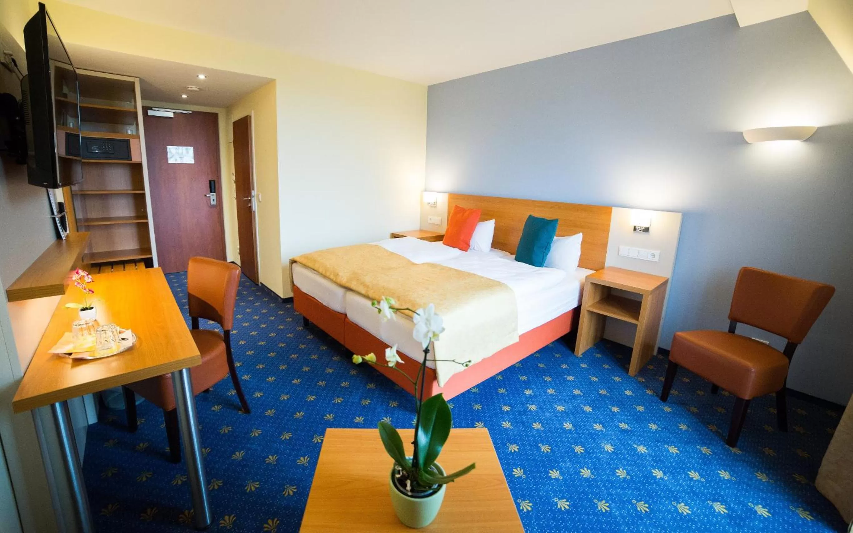 Photo of the whole room, Bed in Berghotel Tambach