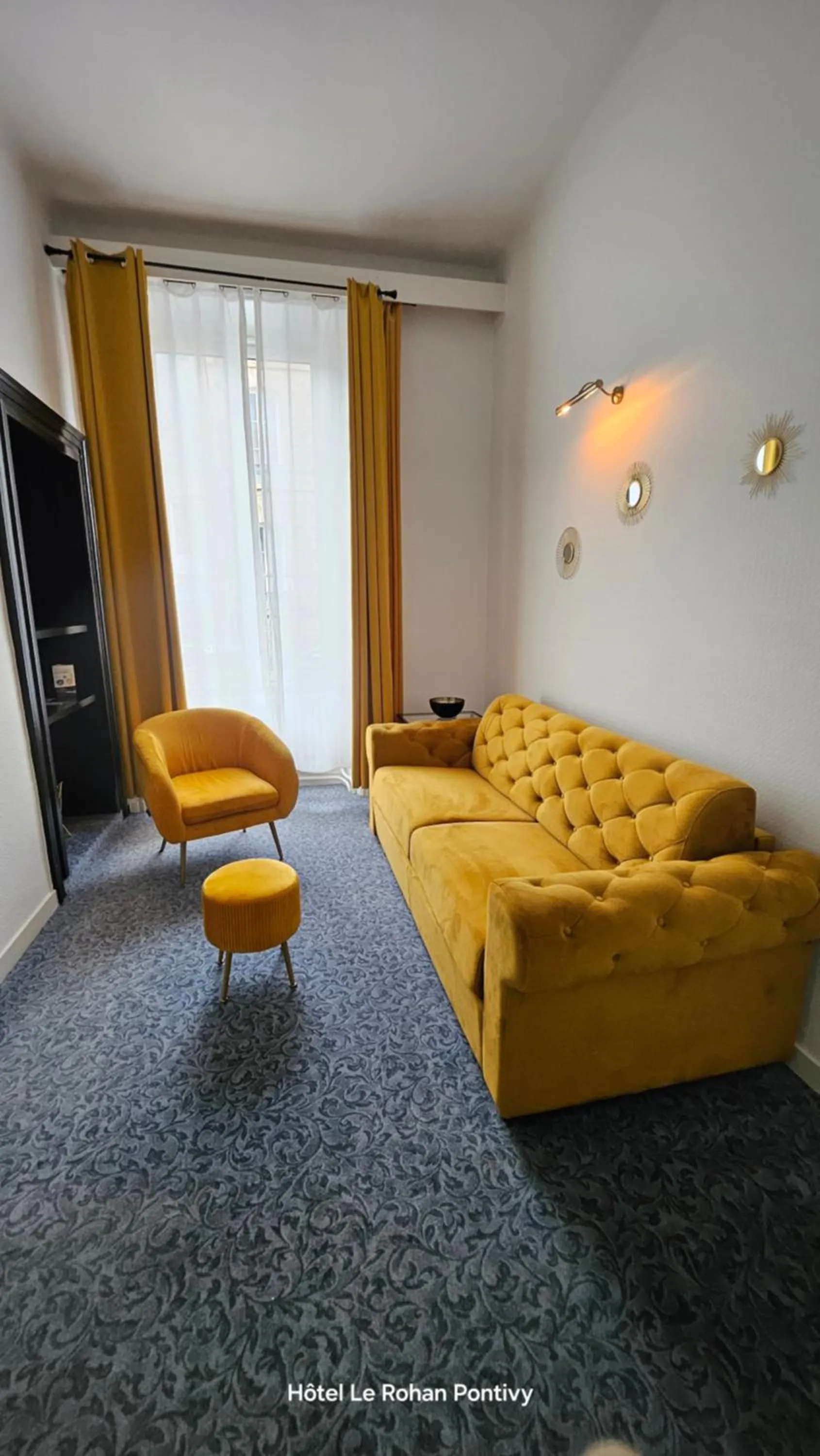 Seating area in Hôtel Le Rohan Charme et Caractère