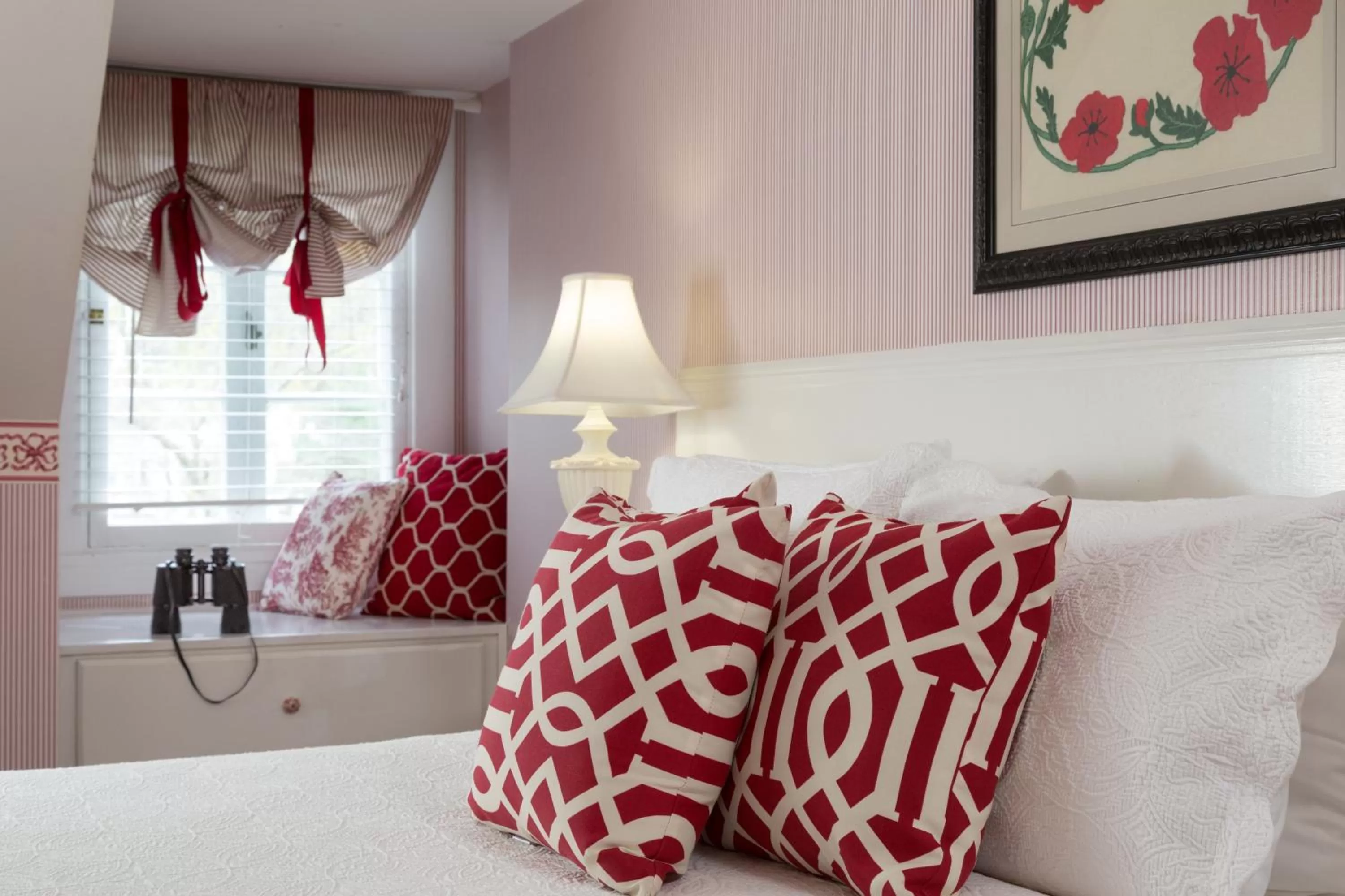 Bedroom, Bed in Four Chimneys Inn