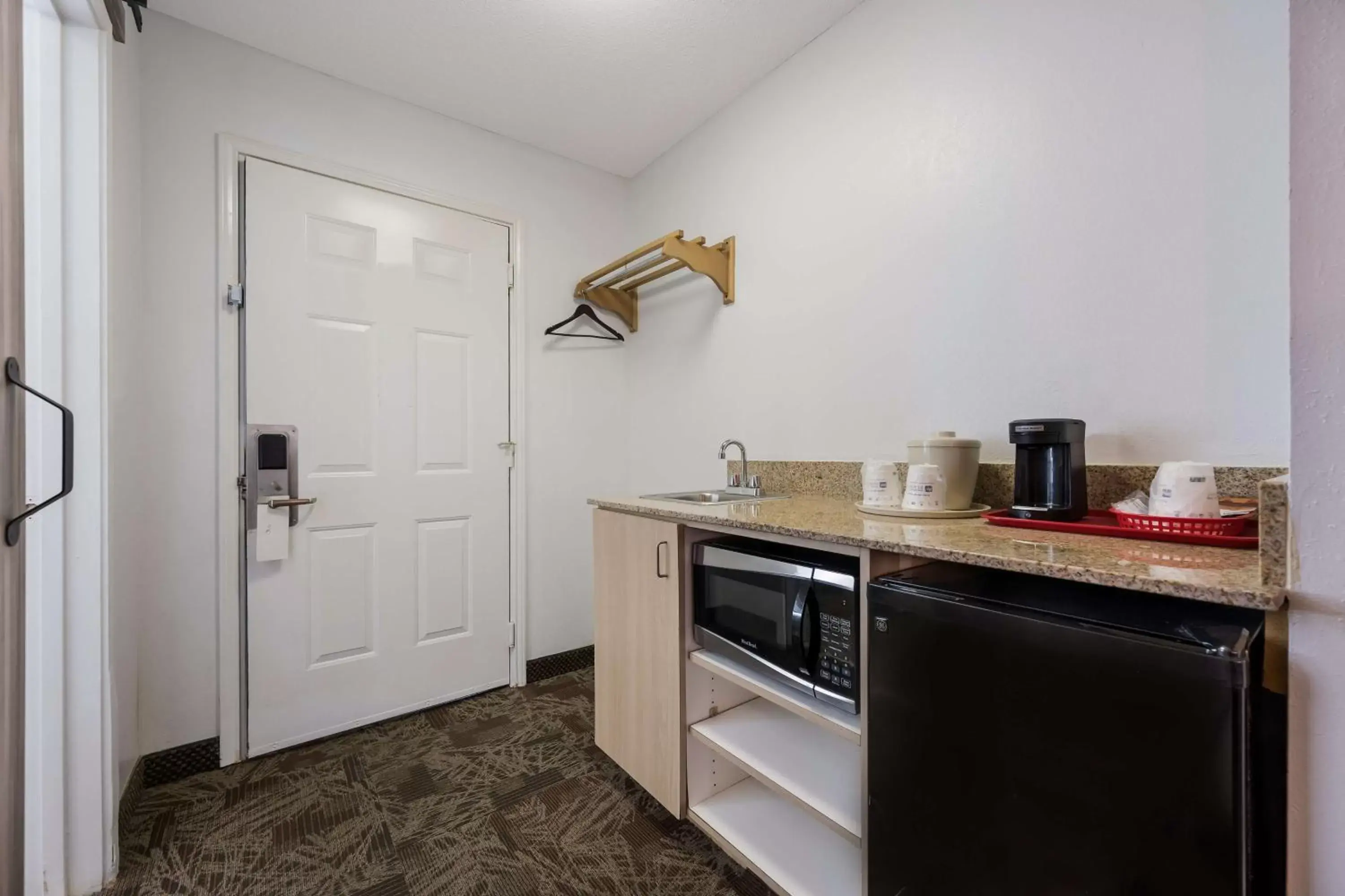 King Room with Mobility Accessible Tub in SureStay Hotel By Best Western Tuscaloosa Southeast King Room with Mobility Accessible Tub in SureStay Hotel By Best Western Tuscaloosa Southeast