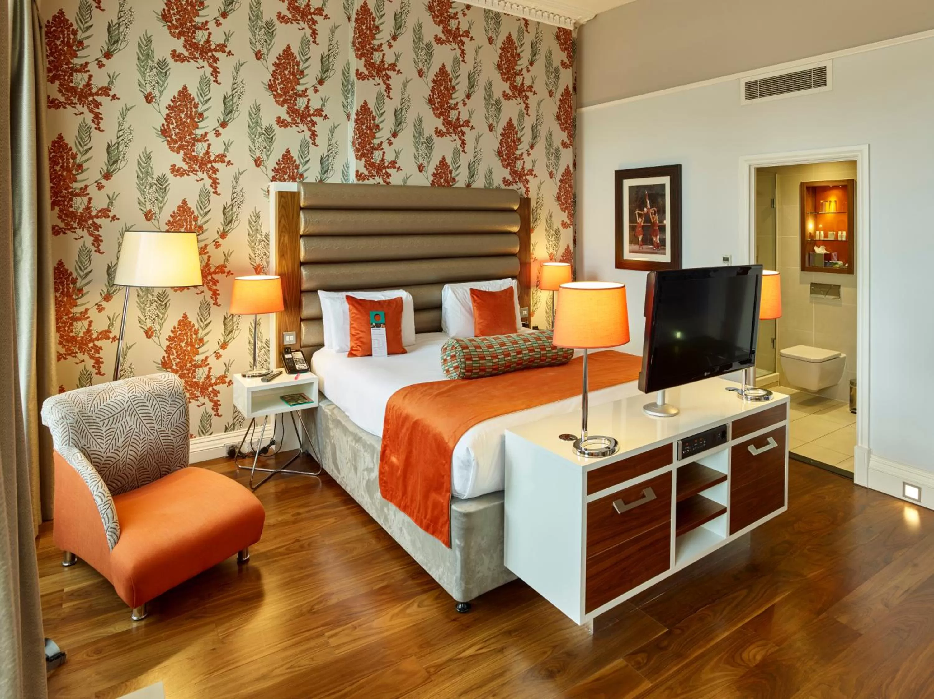 Photo of the whole room, Bed in Hotel Indigo Edinburgh by IHG
