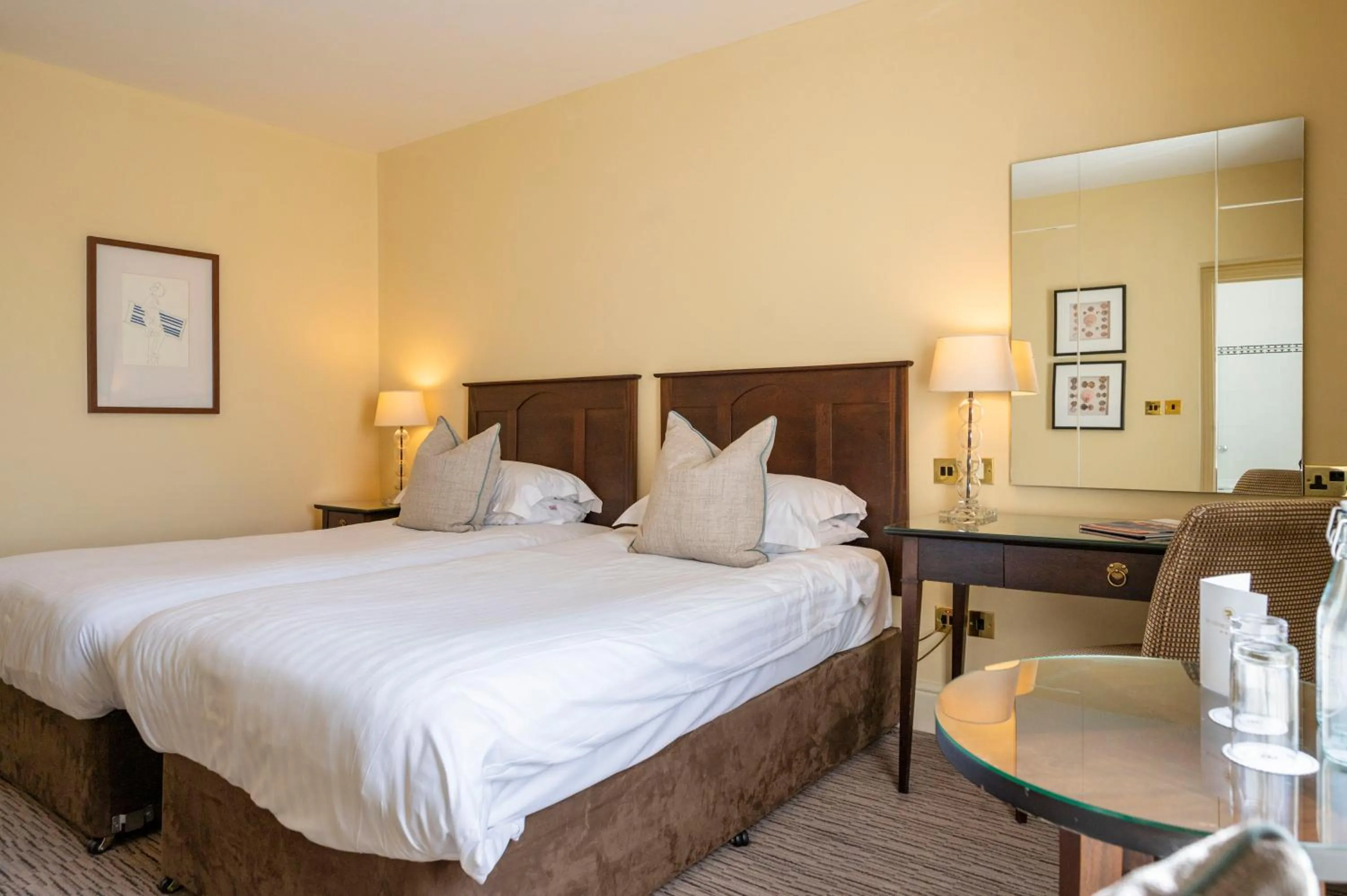 Twin Room with City View in St George's Hotel - Llandudno