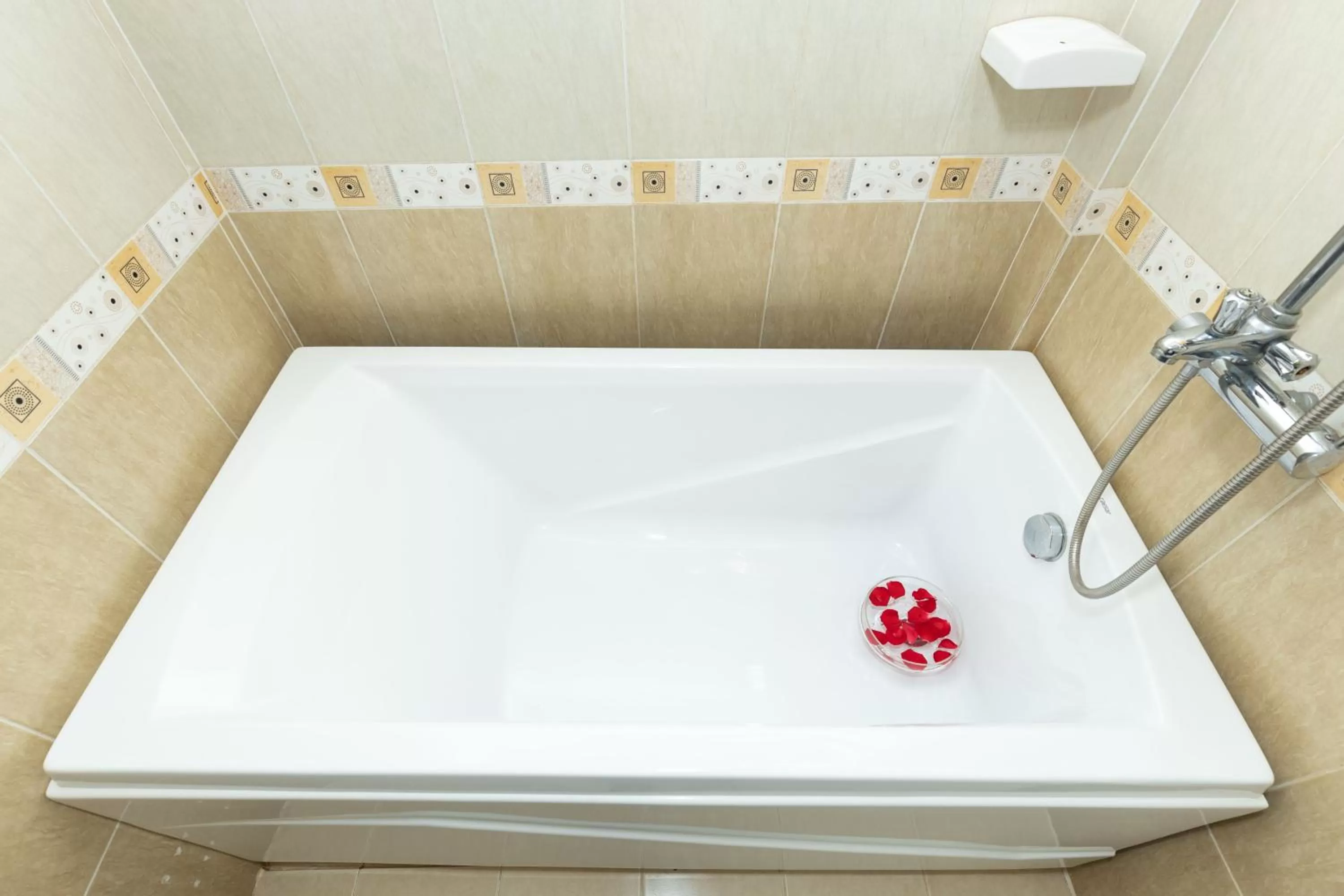 Bathroom in Queen Garden Hotel & Apartment