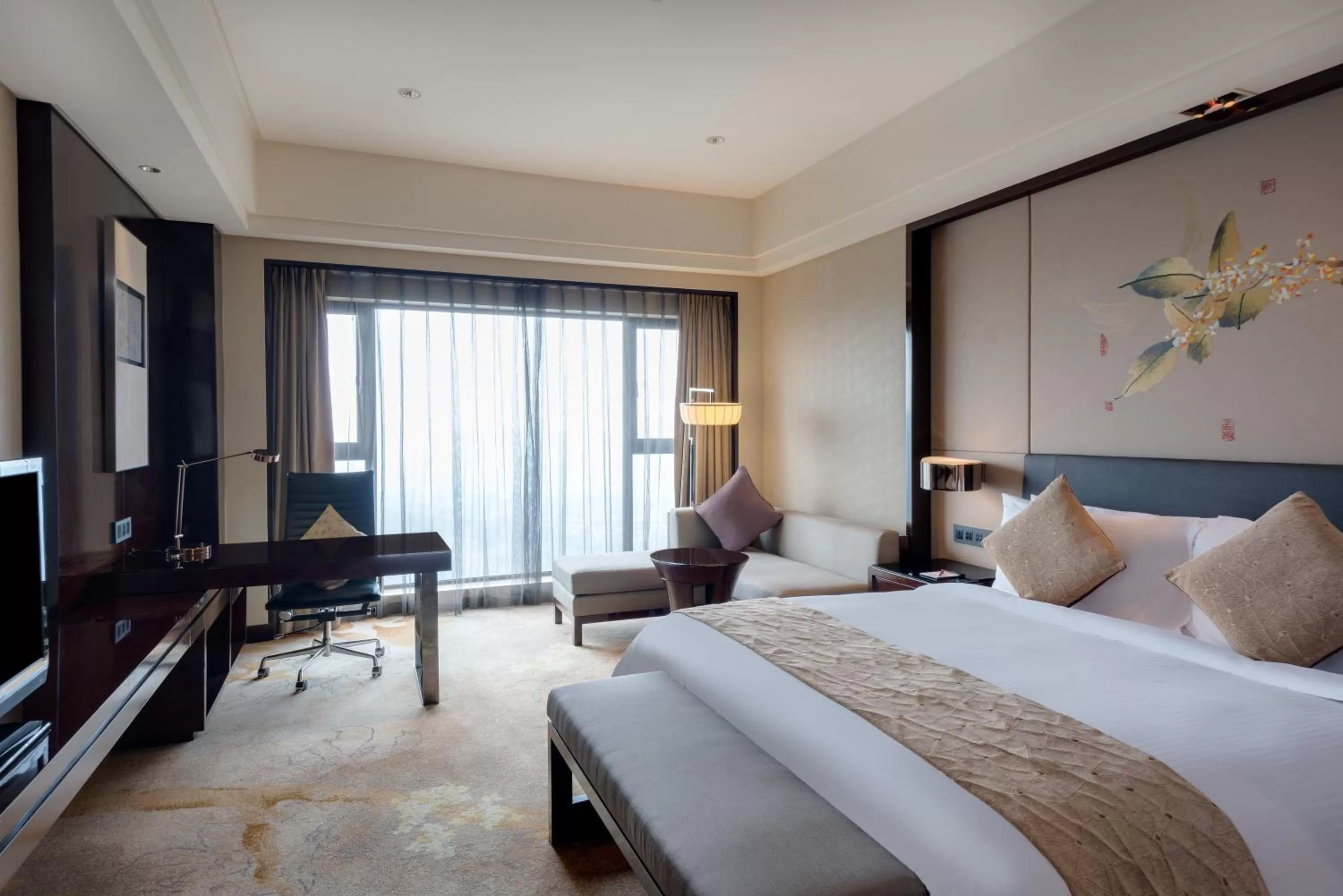 Photo of the whole room, Bed in Crowne Plaza Chengdu Panda Garden by IHG