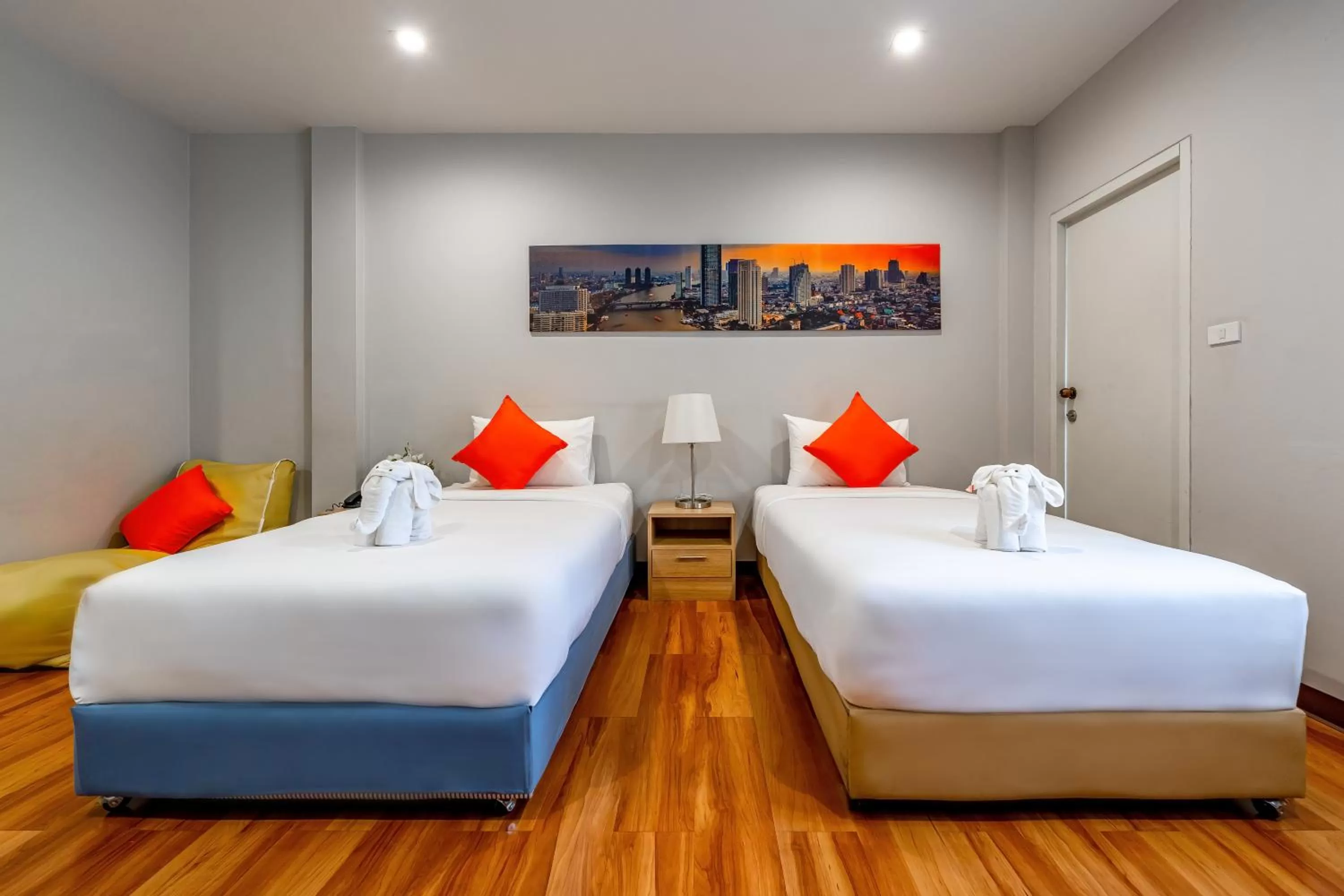 Bed in 7 Days Premium Hotel at Icon Siam Station - No Parking