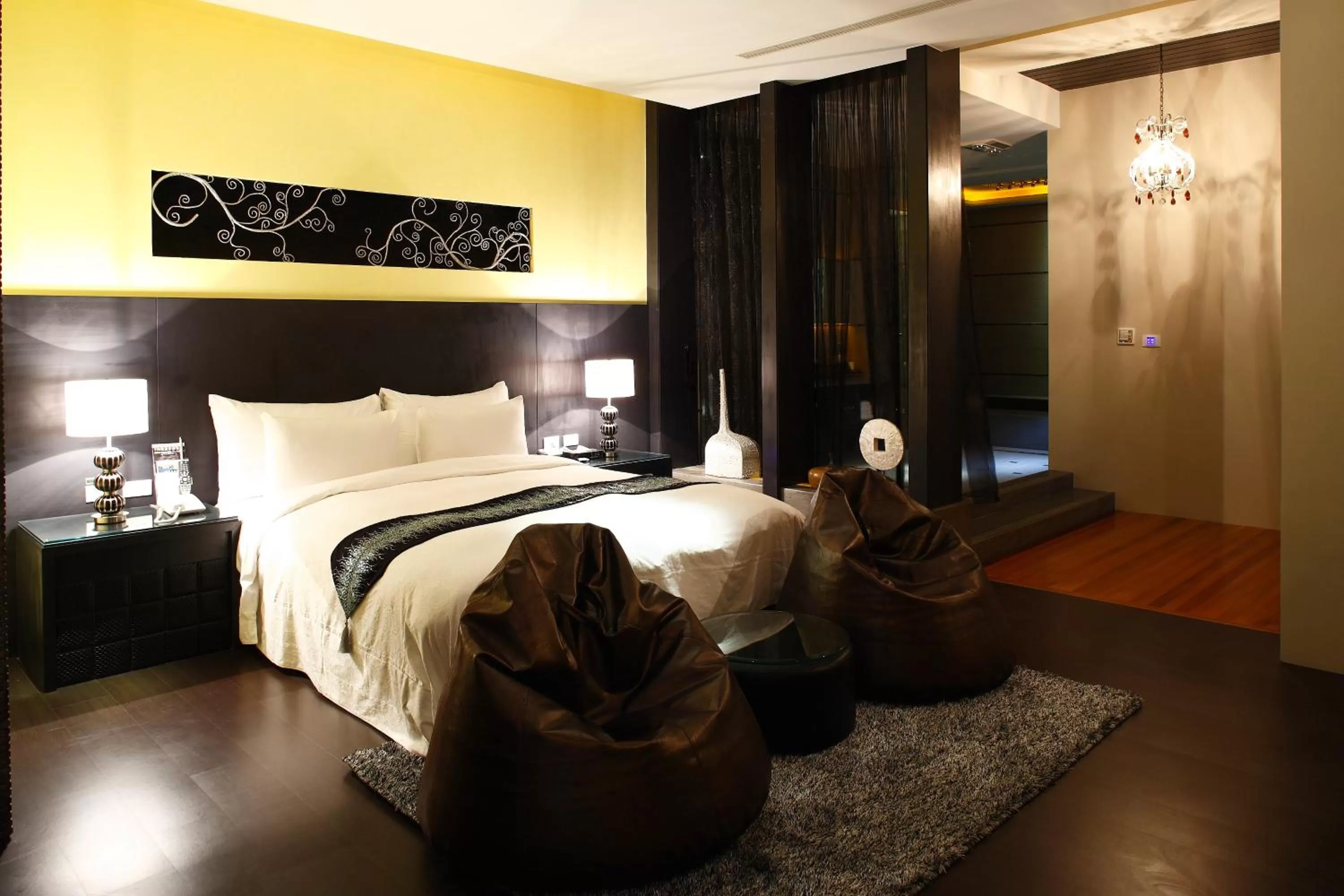 Photo of the whole room in Dryad Motel