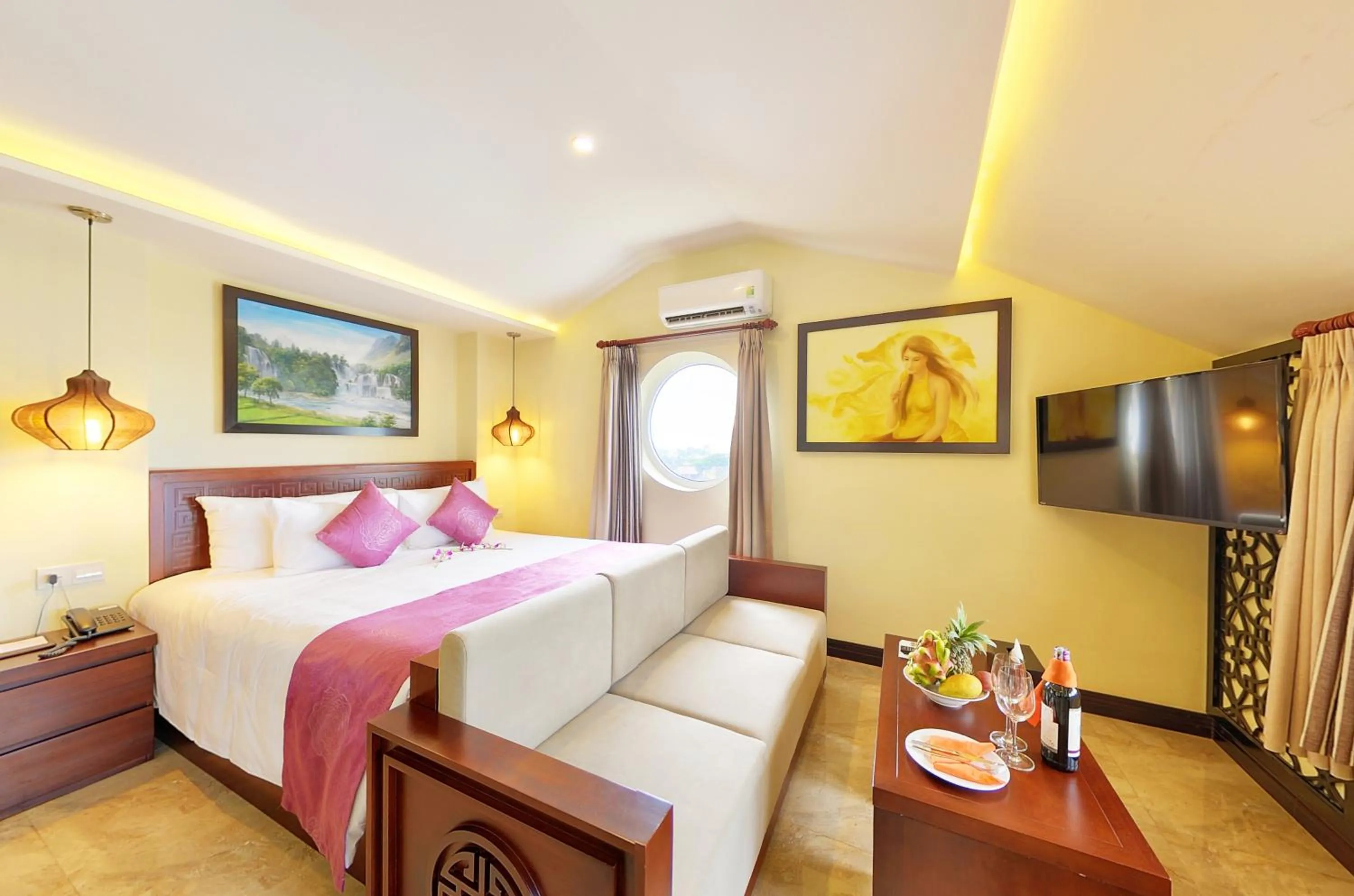 River view, Bed in River Suites Hoi An