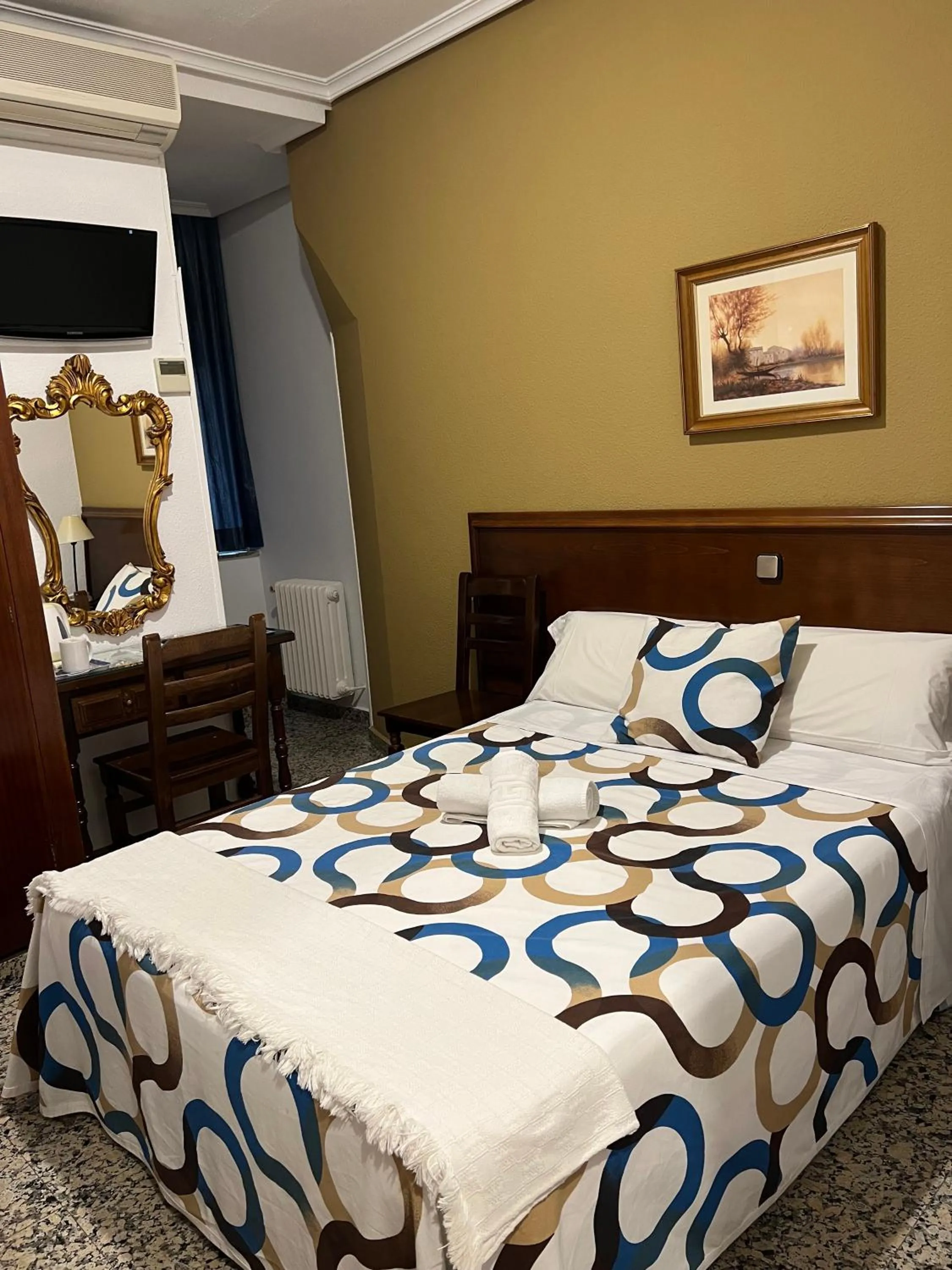 Photo of the whole room, Bed in Hostal Sonsoles Madrid-Centro