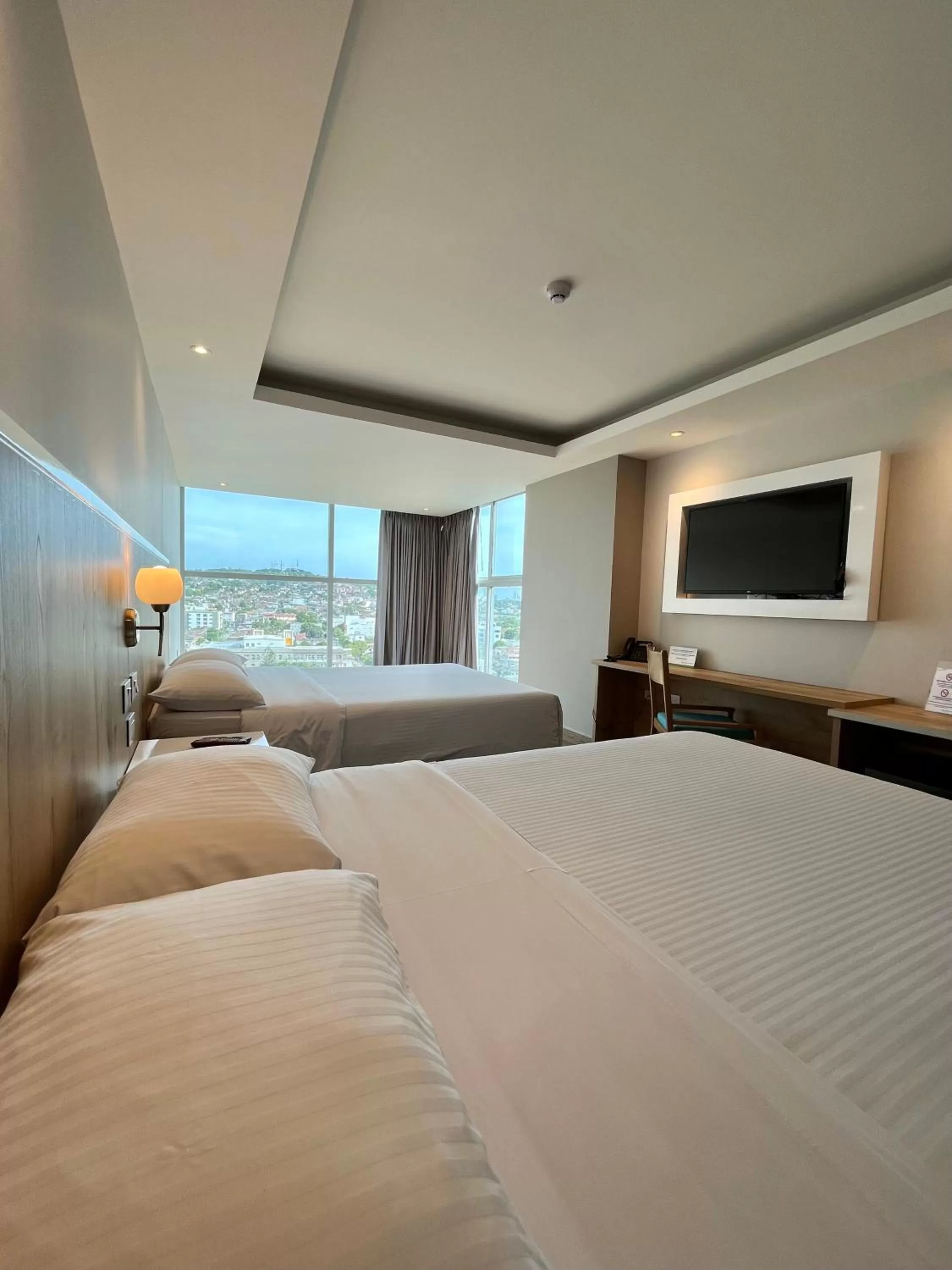 Bedroom, Bed in Wyndham Garden Cartagena