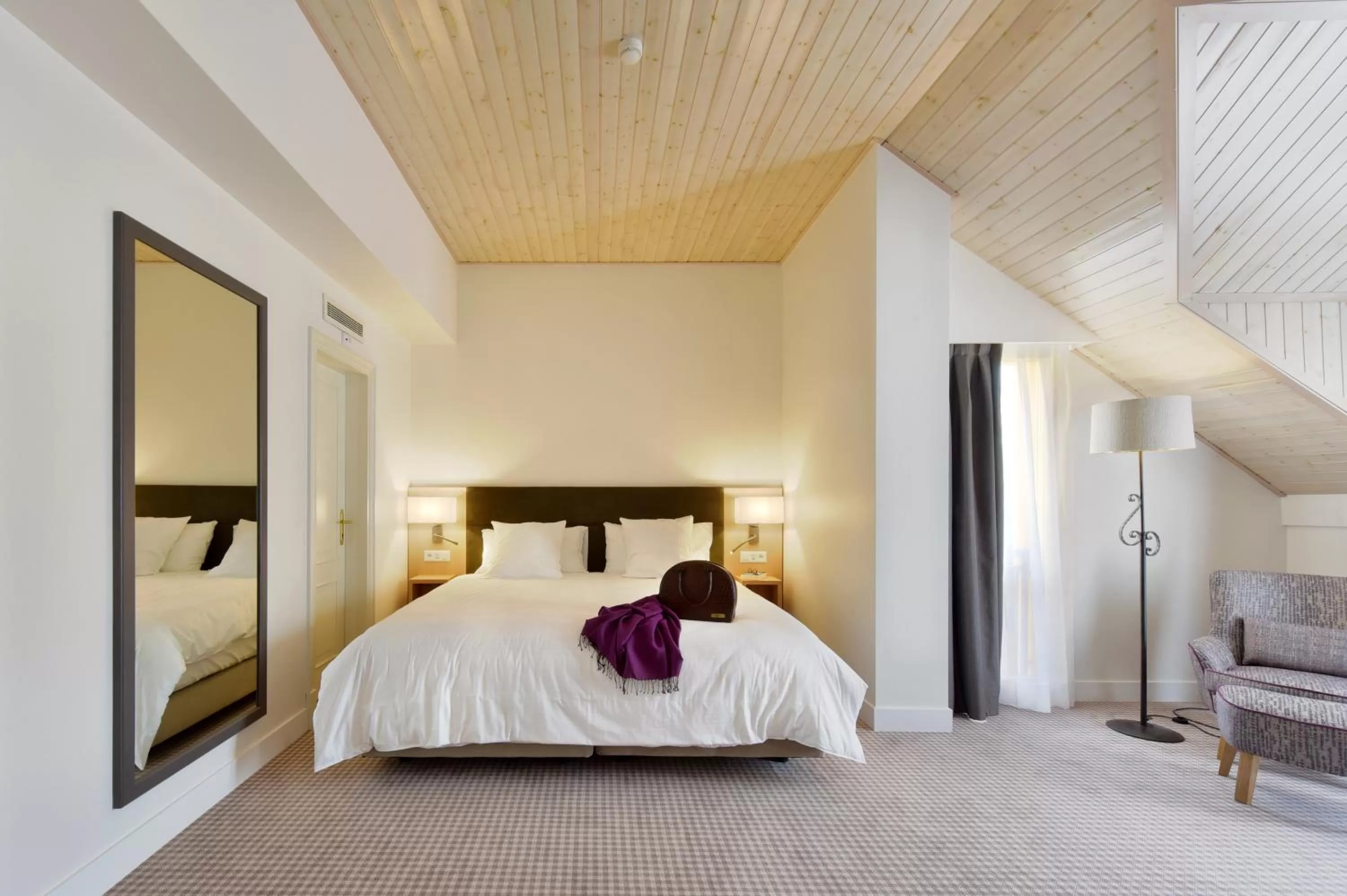 Bed in Hotel La Barcarolle