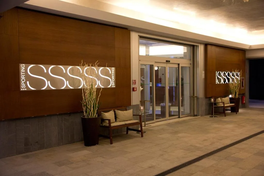 Facade/entrance in Hotel Sporting Cologno