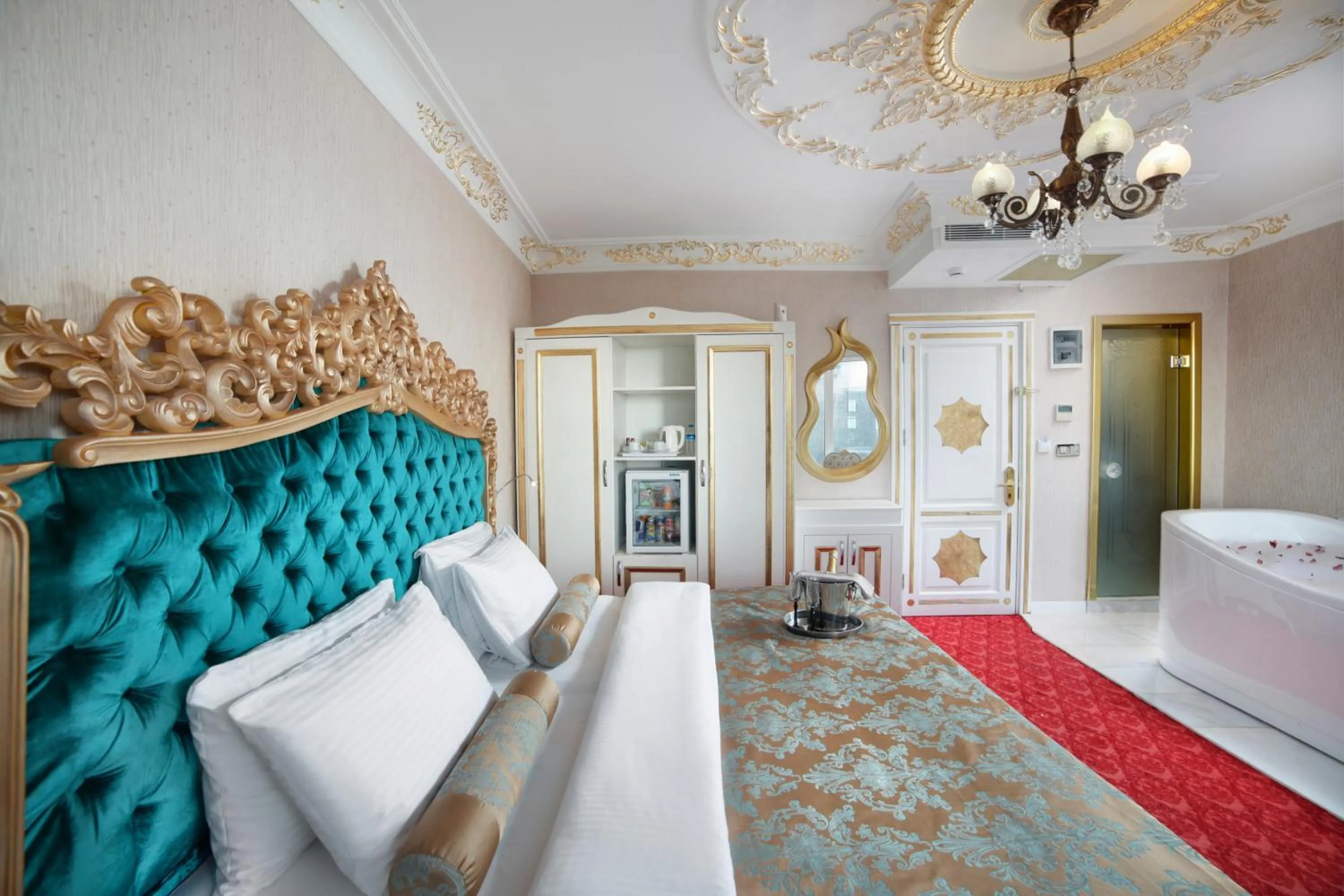 Bed in White Monarch Hotel