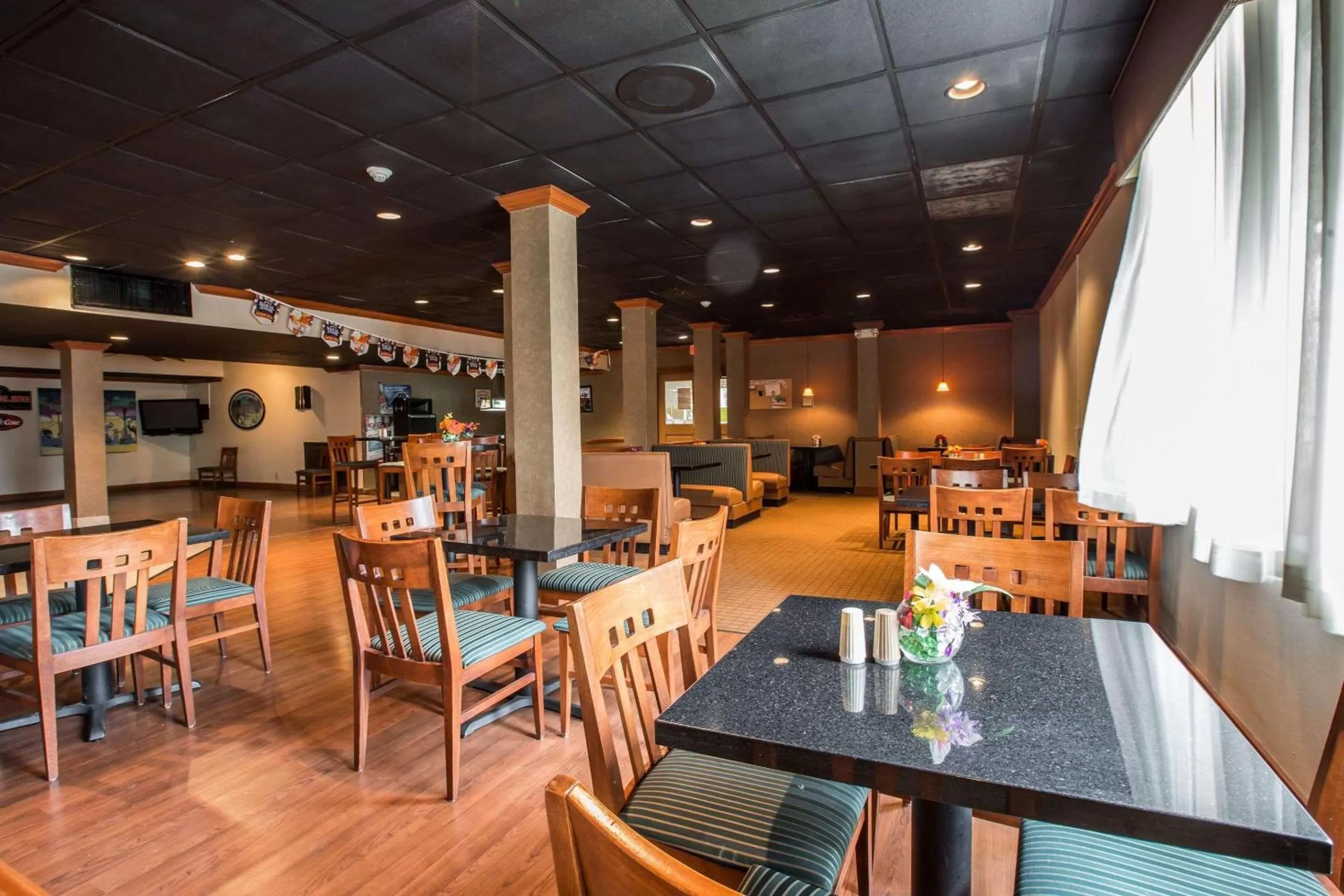 Restaurant/places to eat in Quality Inn & Suites Hanes Mall