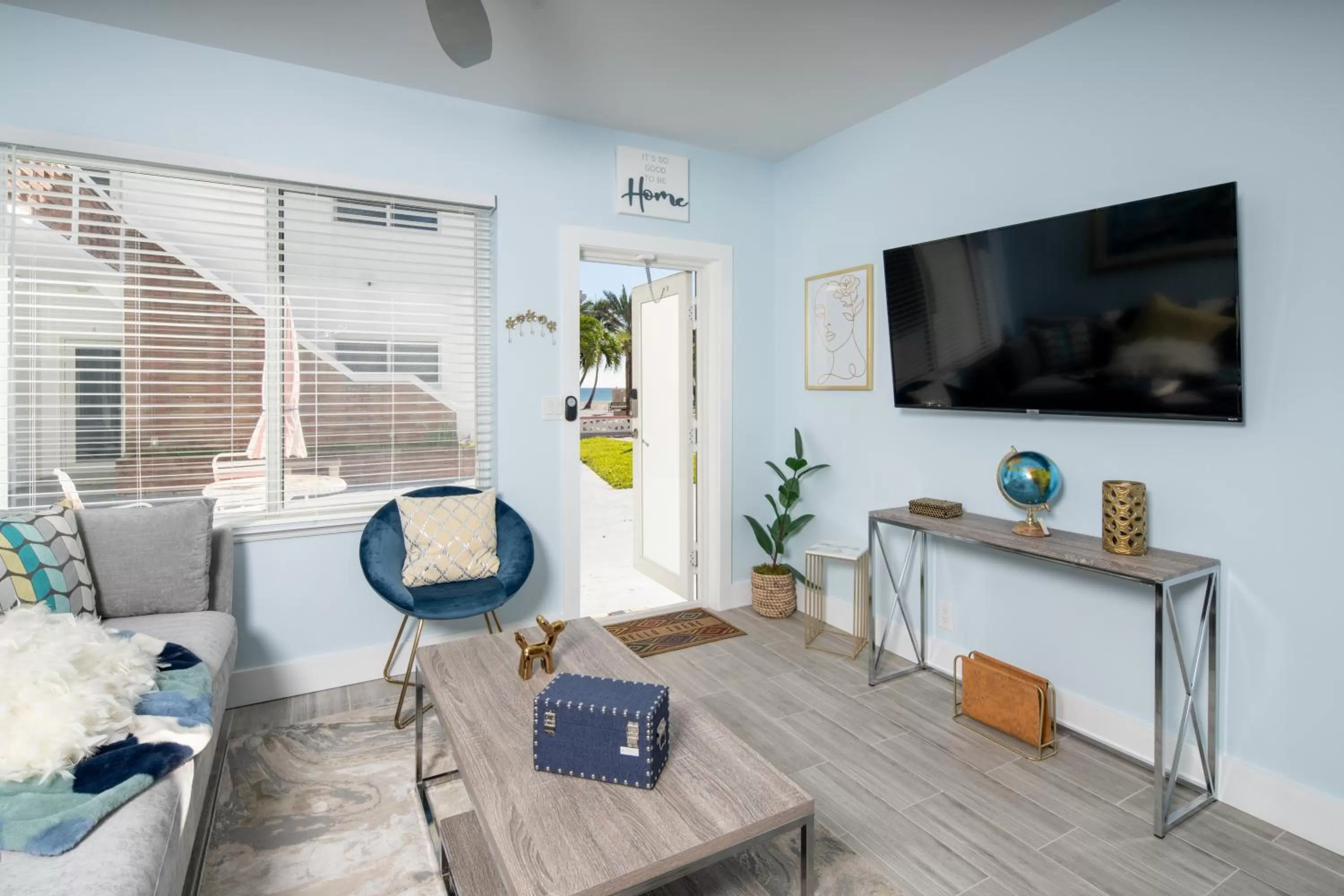 Seating area in The Surf Hollywood Beach