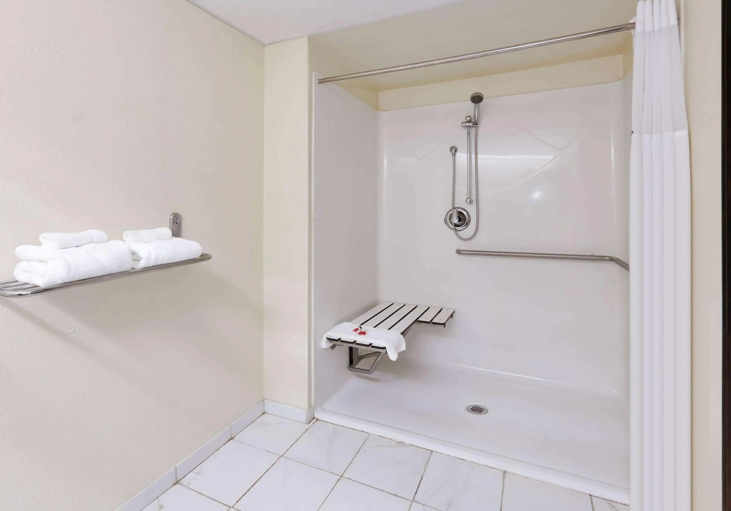 Shower in Days Inn & Suites by Wyndham Bentonville