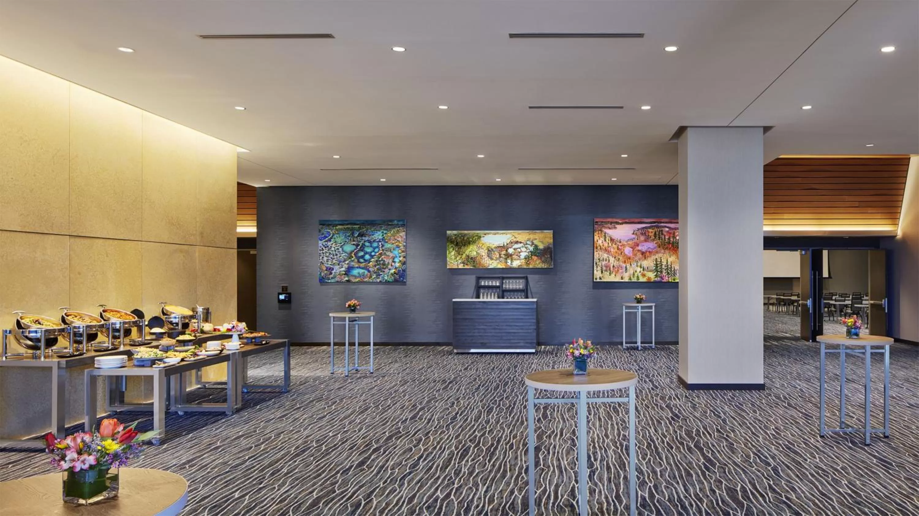 Restaurant/places to eat in InterContinental Minneapolis - St. Paul Airport by IHG