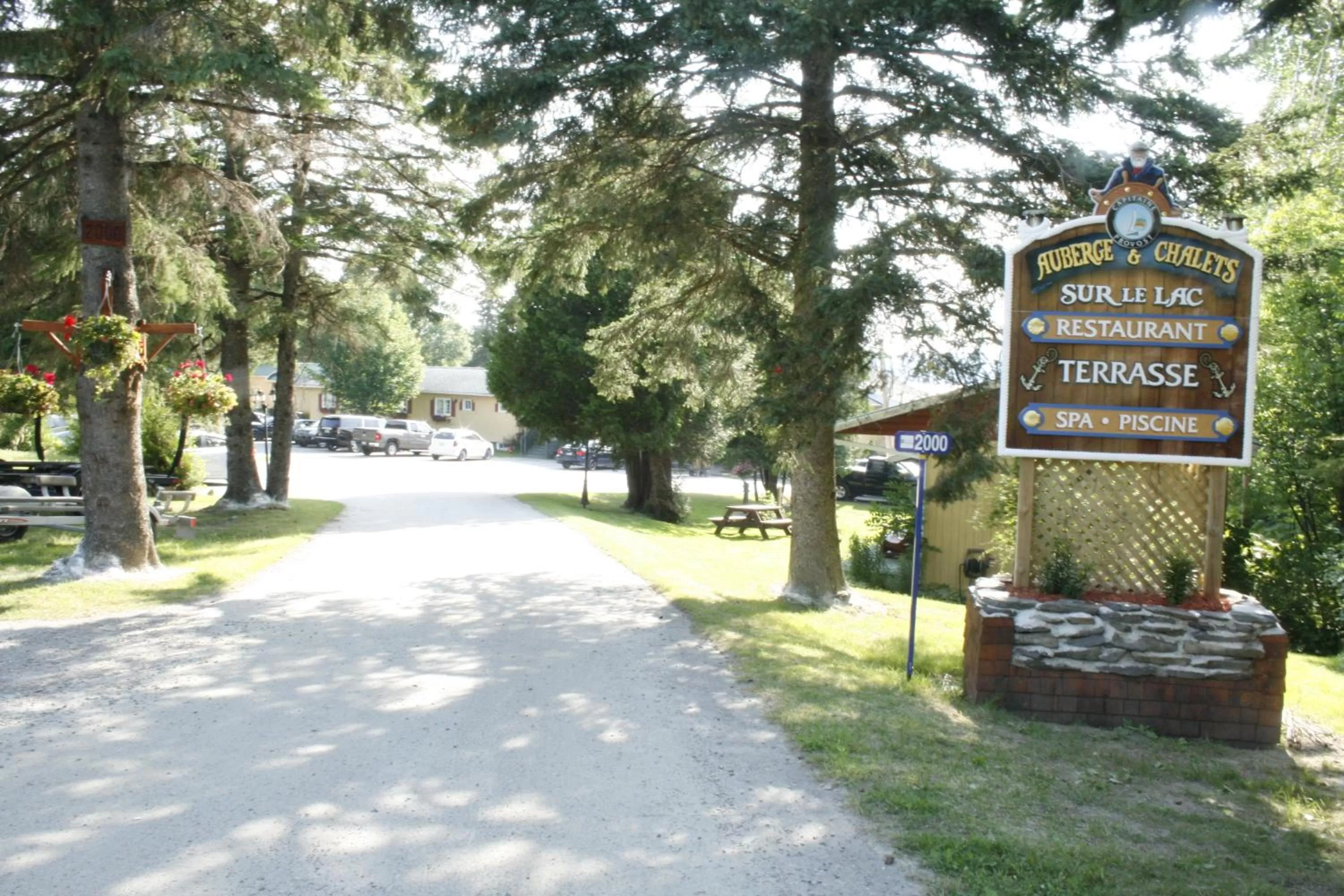 Facade/entrance, Property Building in Auberge et Chalets sur le Lac