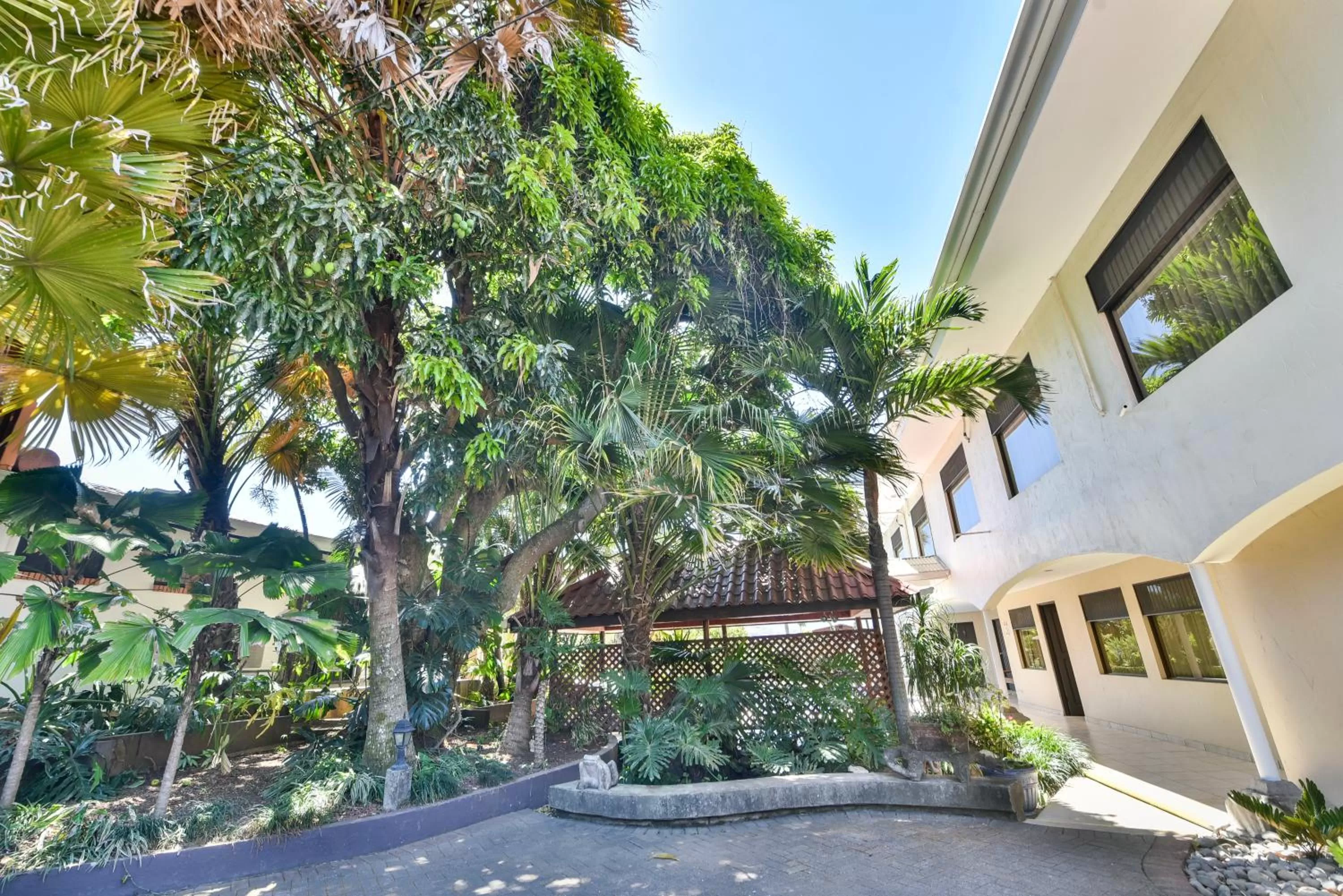 Garden in La Riviera Hotel