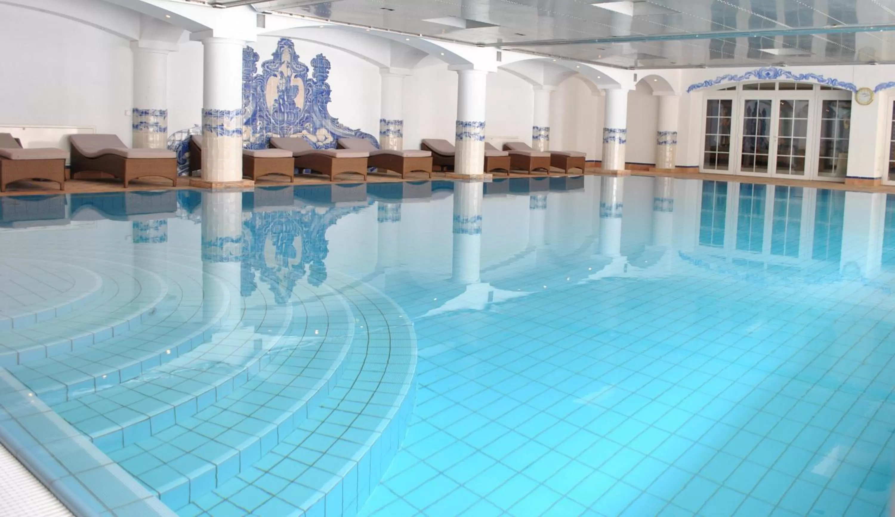 Swimming pool in Grand Hôtel du Golf & Palace