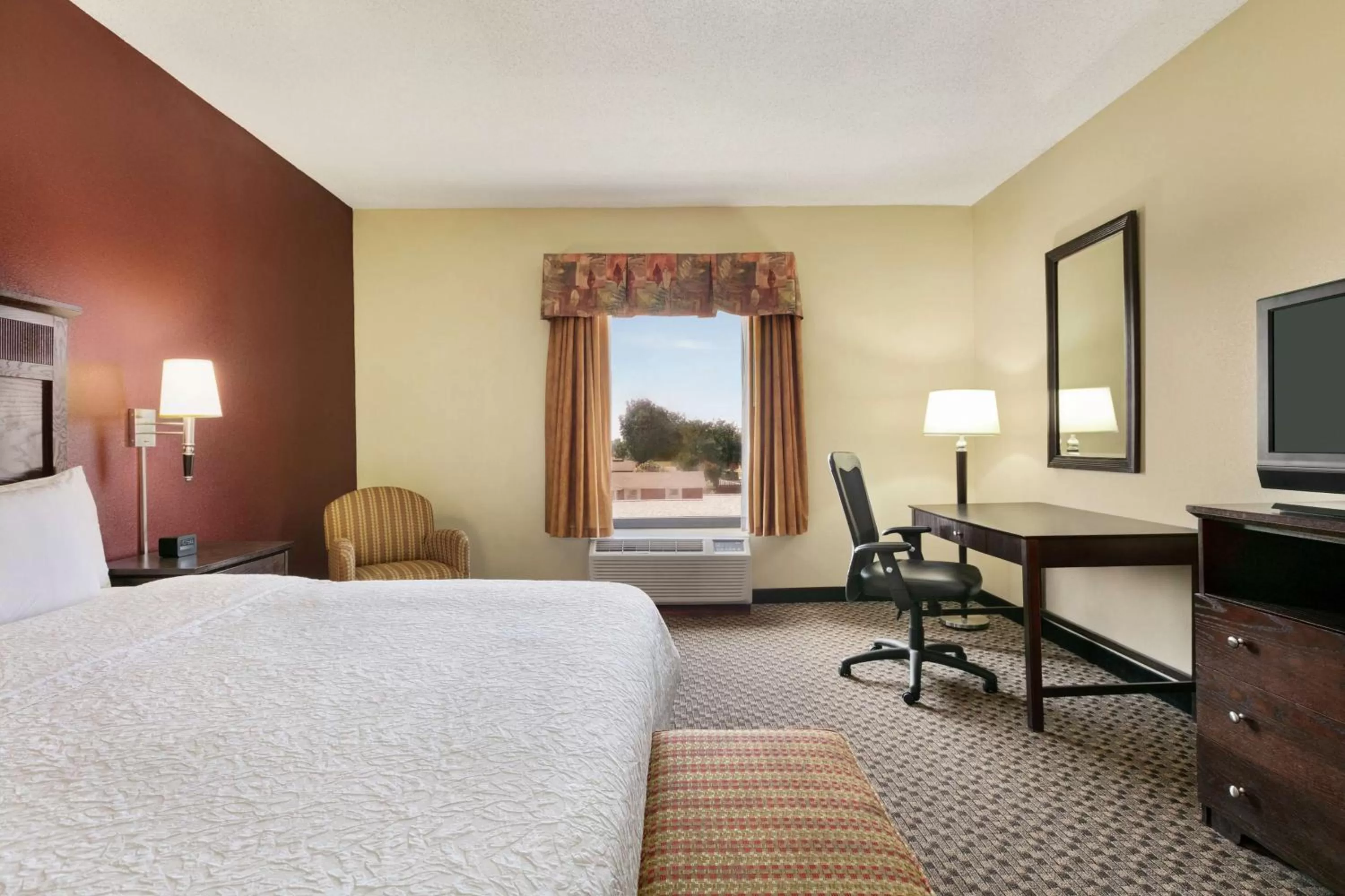 Bedroom, Bed in Hampton Inn & Suites Lawton