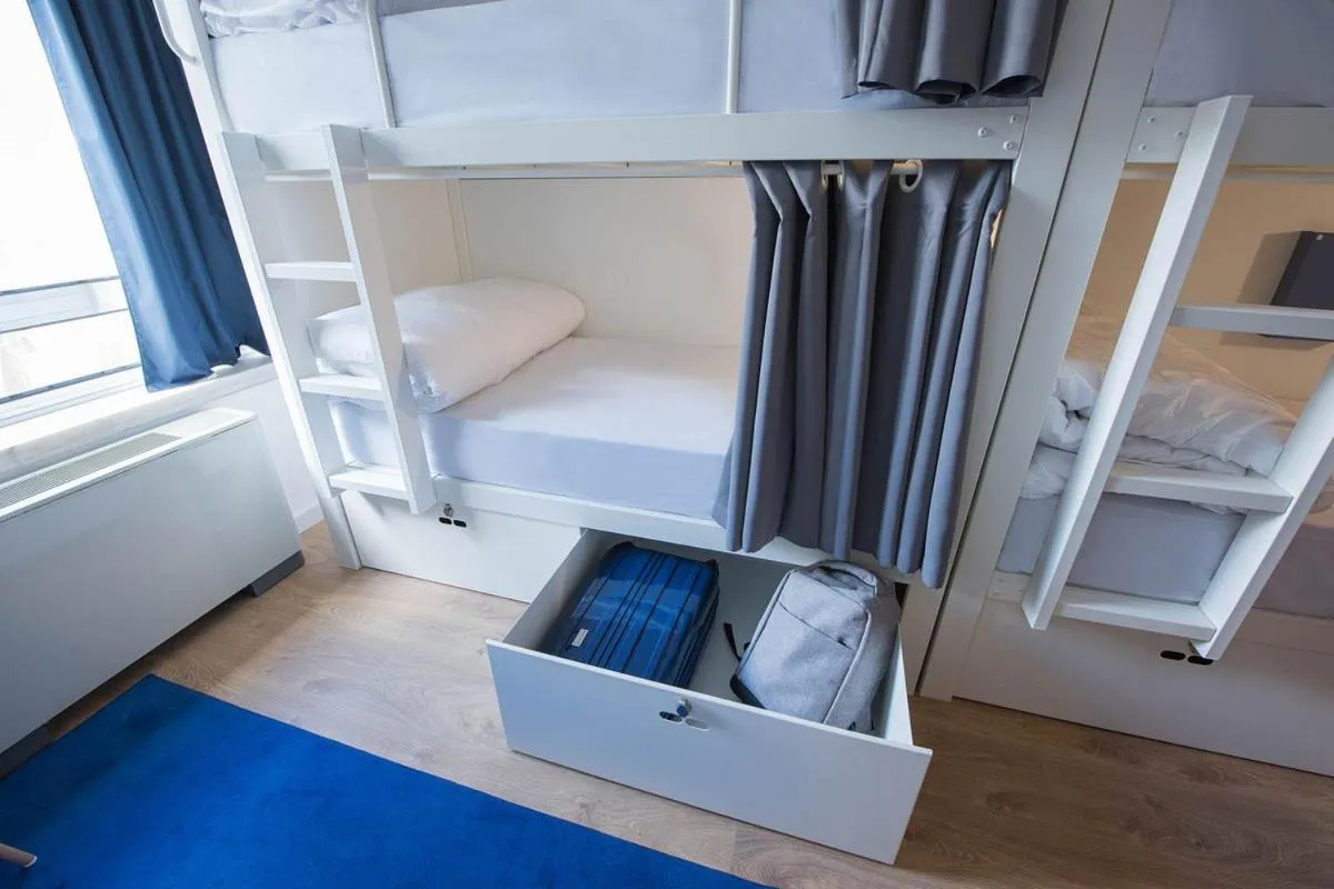 Bed in room00 Lisboa Hostel