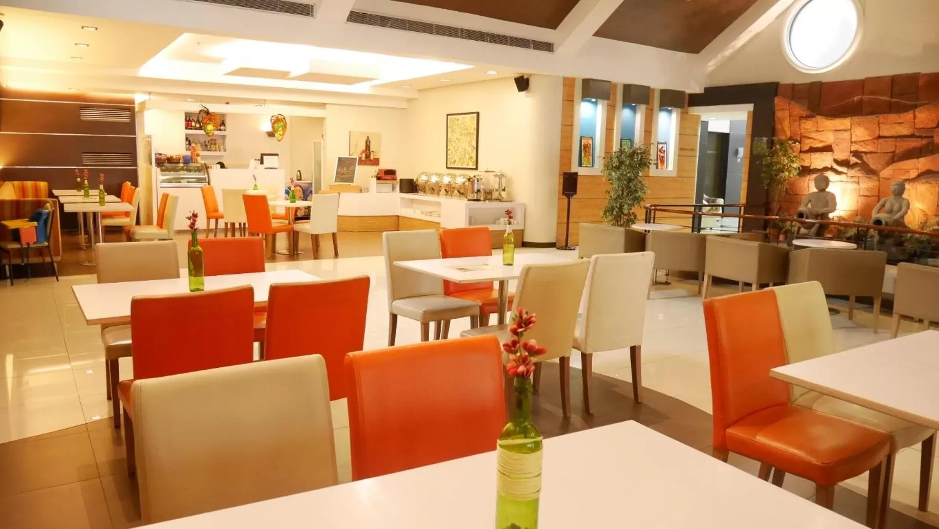 Restaurant/places to eat in Circle Inn Hotel and Suites Bacolod