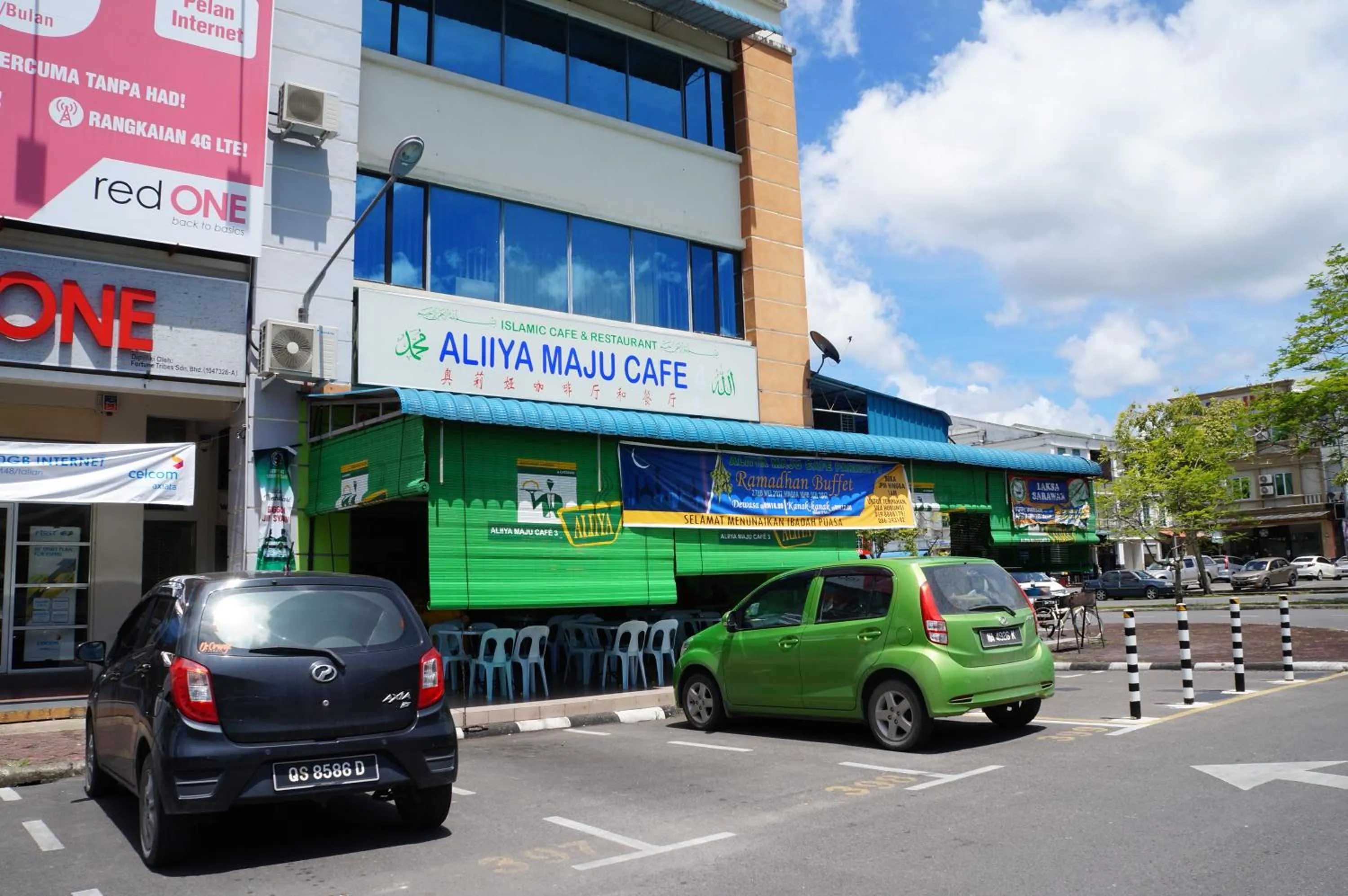 Restaurant/places to eat in Greens Hotel & Suites