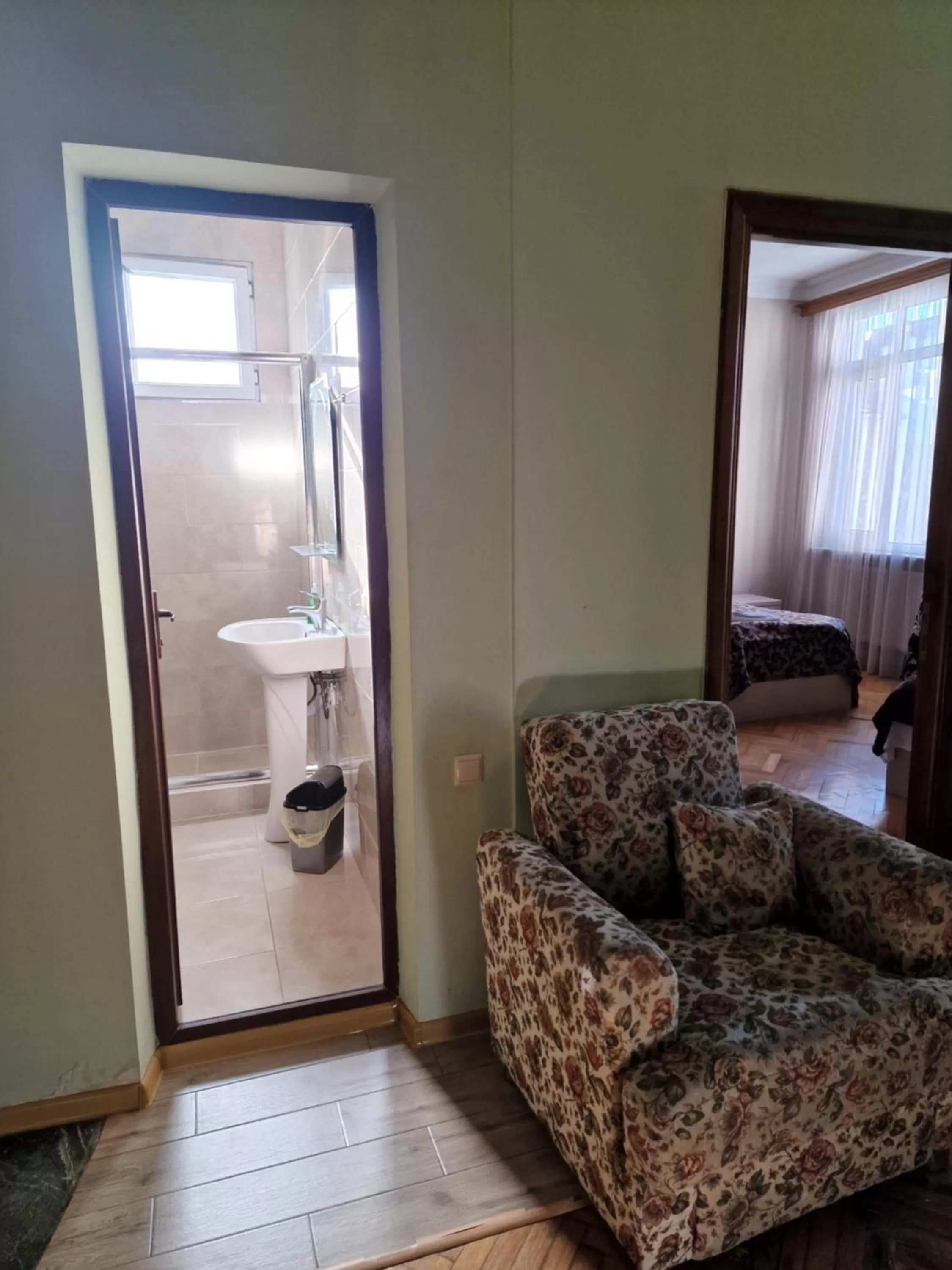 Bathroom in CATTALEYA