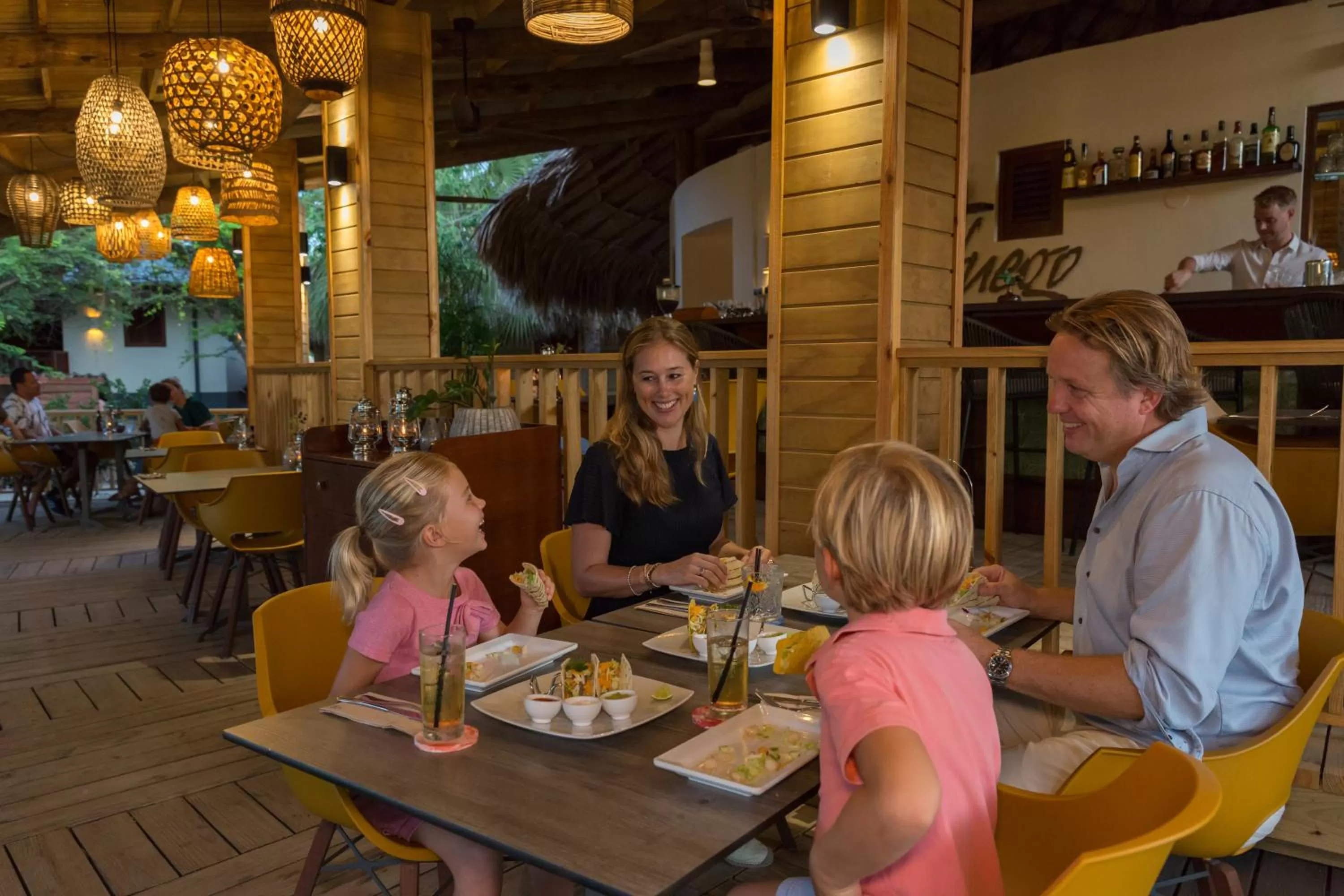 Restaurant/places to eat in Morena Resort