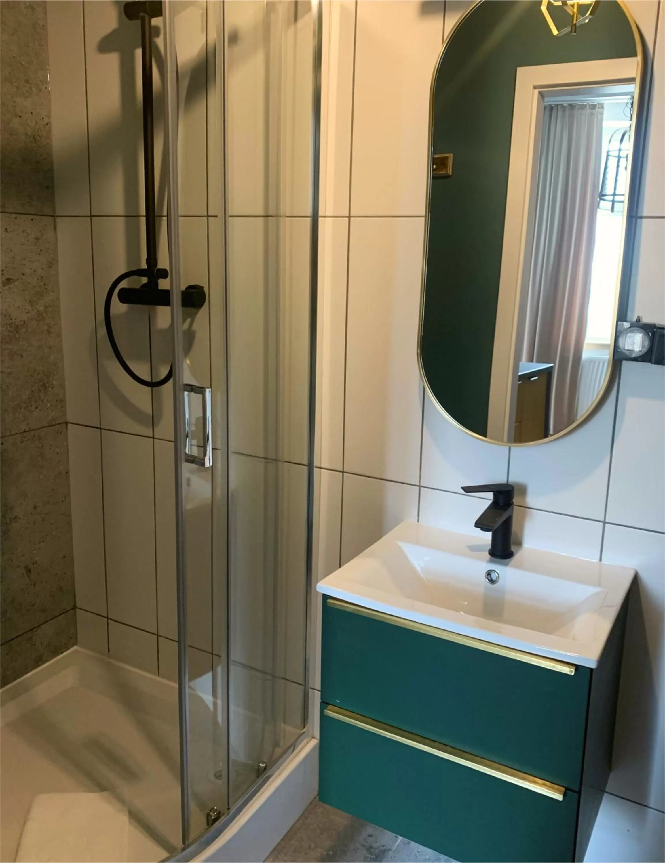 Shower in Apartamenty Piotrkowska 28 by Good Time