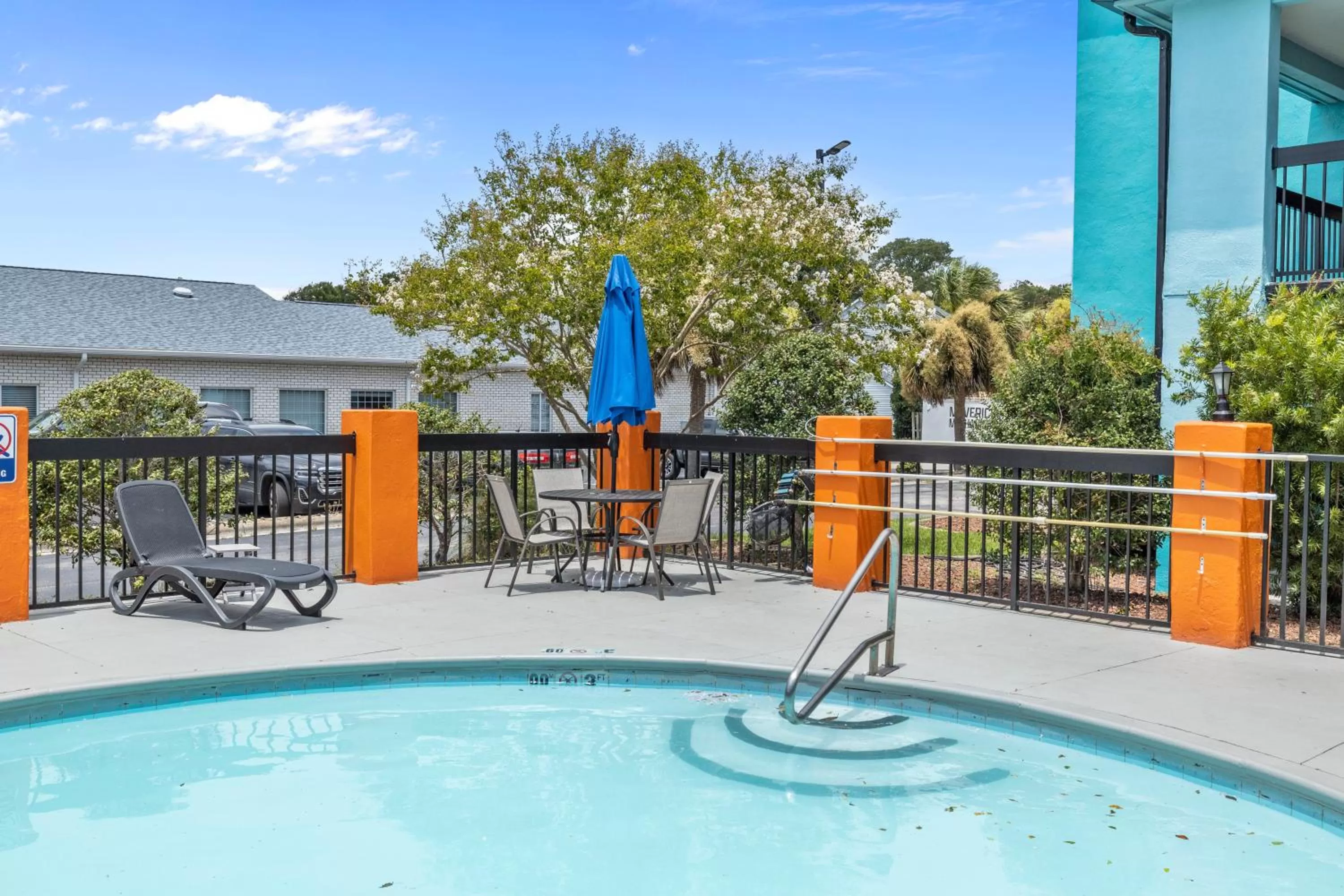 Swimming pool in Garnet Inn & Suites, Morehead City near Atlantic Beach