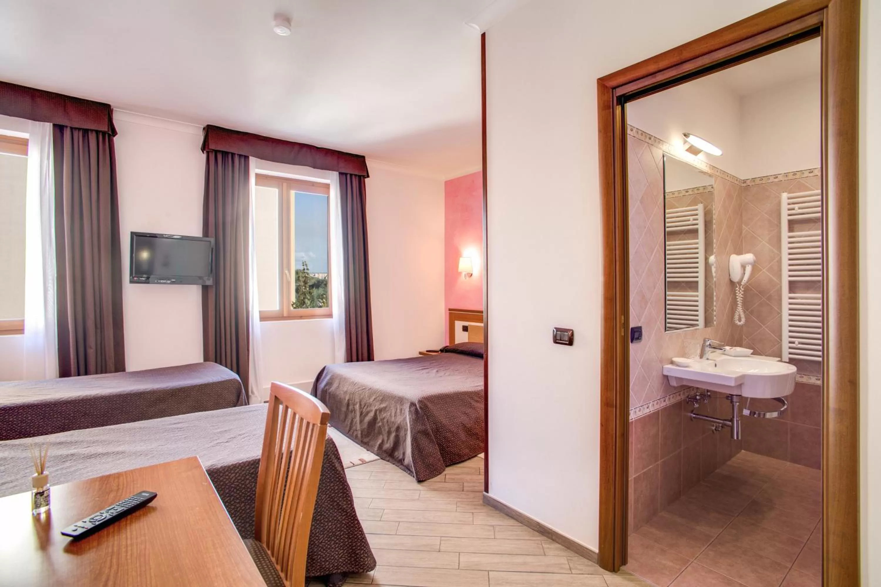 Bedroom, Bed in Hotel Roma Tiburtina Metro