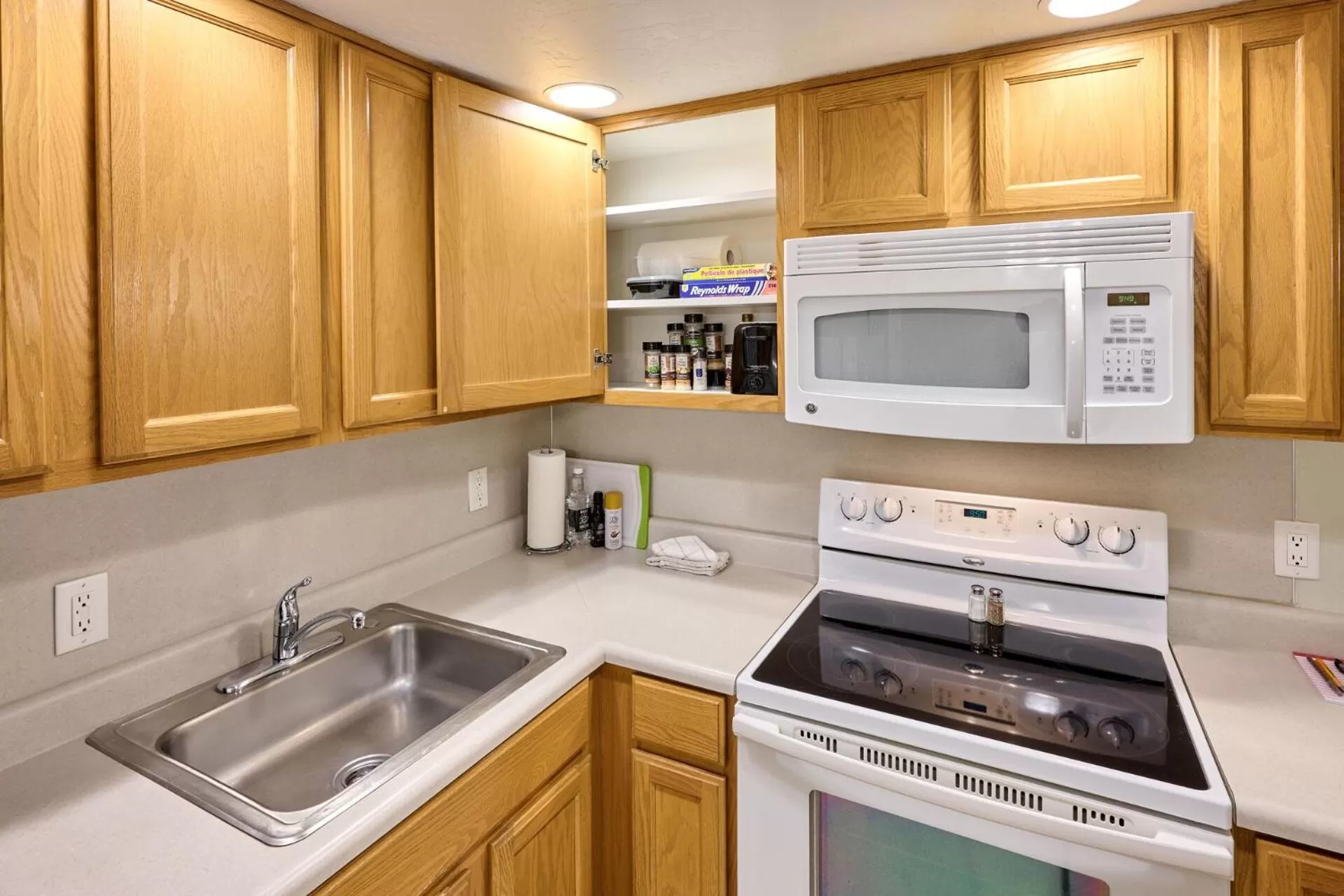 Kitchen or kitchenette, Kitchen/Kitchenette in D Sands Rentals