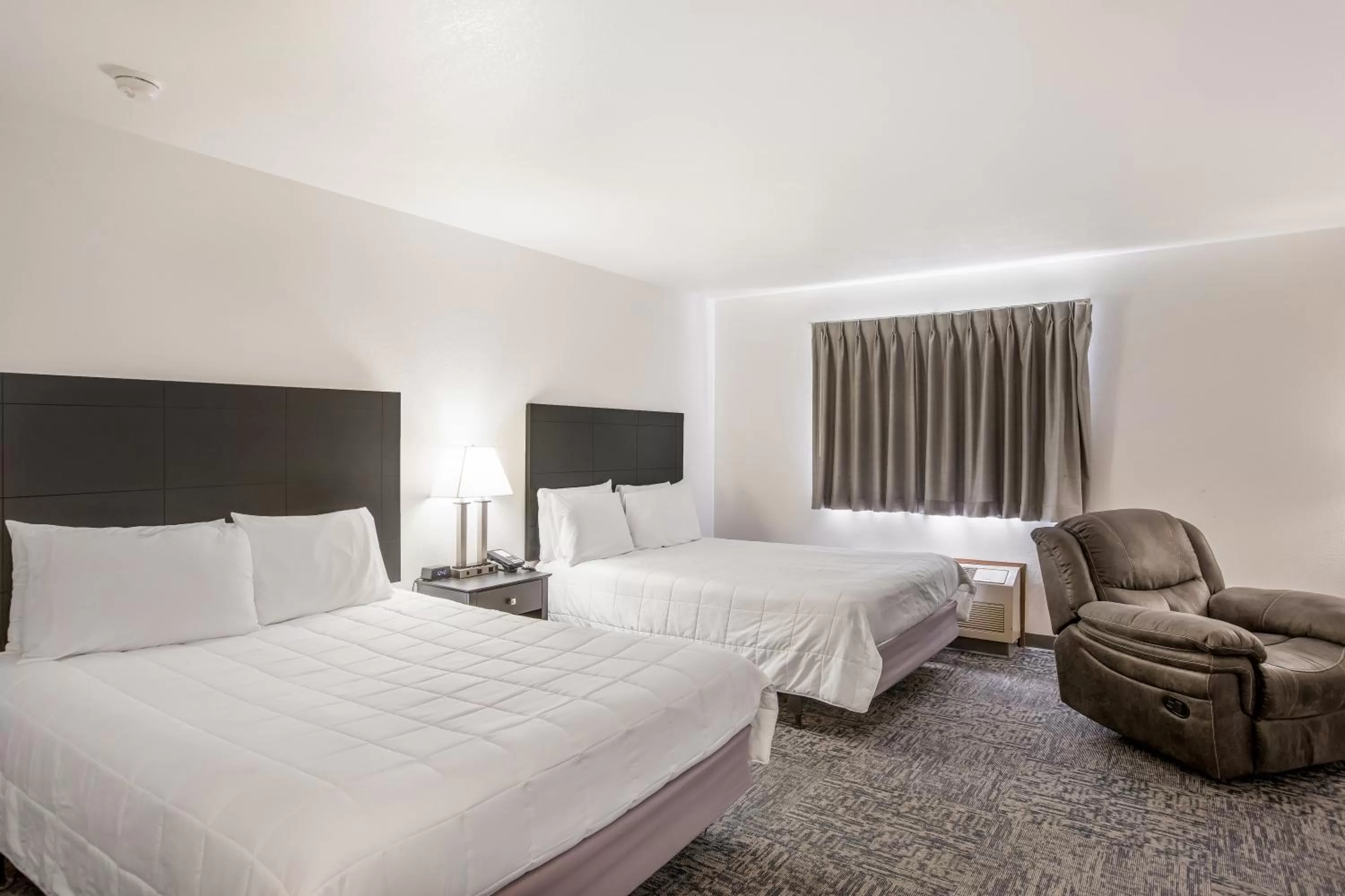 Bed in Americas Best Value Inn & Suites-Birch Run