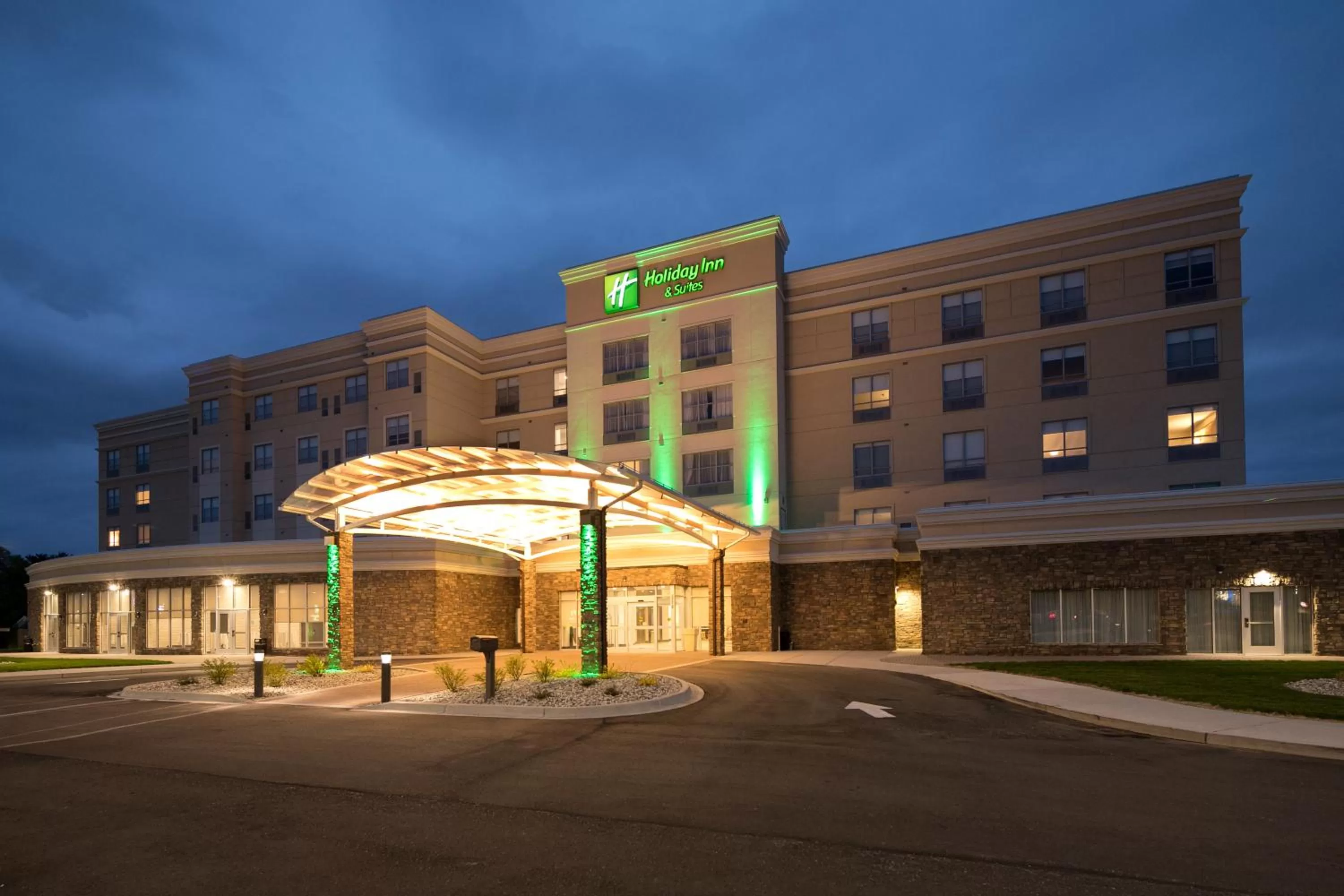 Property building in Holiday Inn & Suites Detroit - Troy by IHG