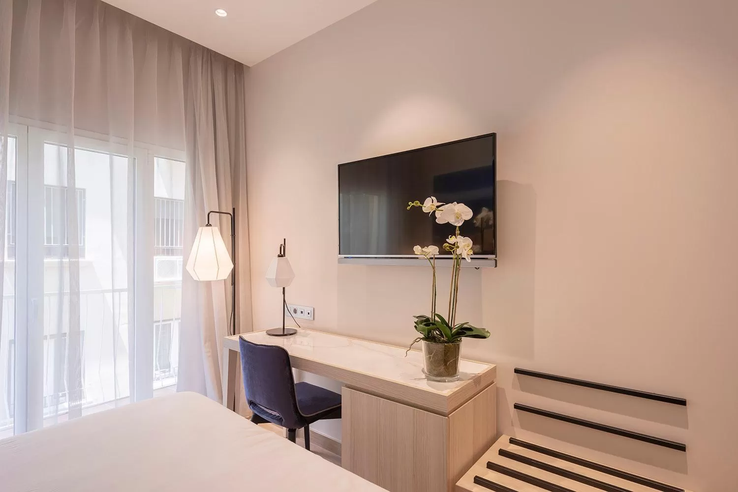 Seating area, Bed in Eurostars Mediterranea Plaza