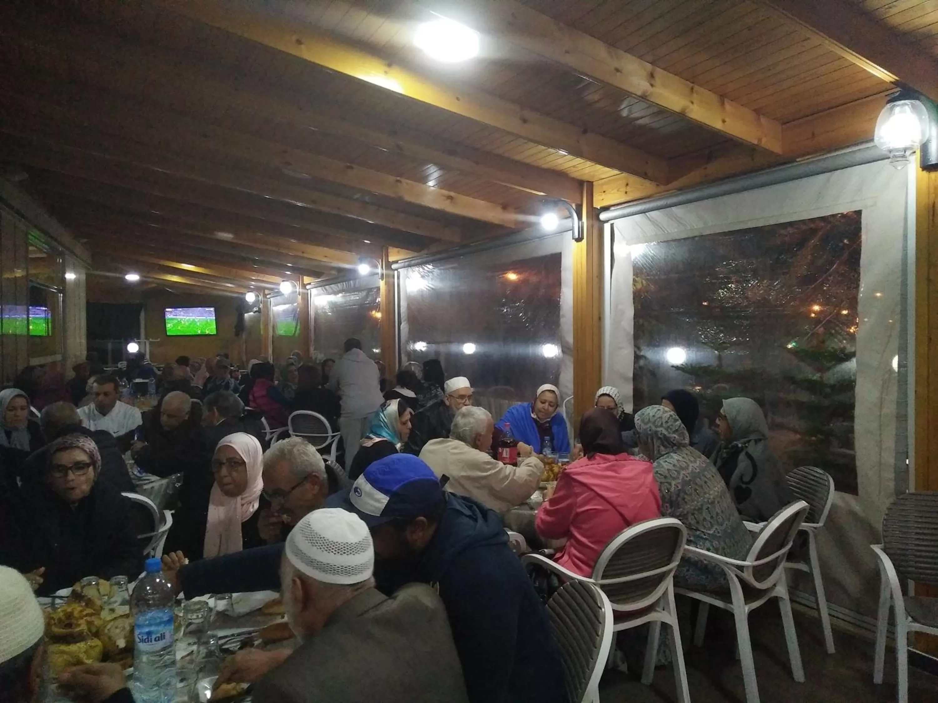 Restaurant/Places to Eat in Hôtel Hadaik Ain Asserdoune