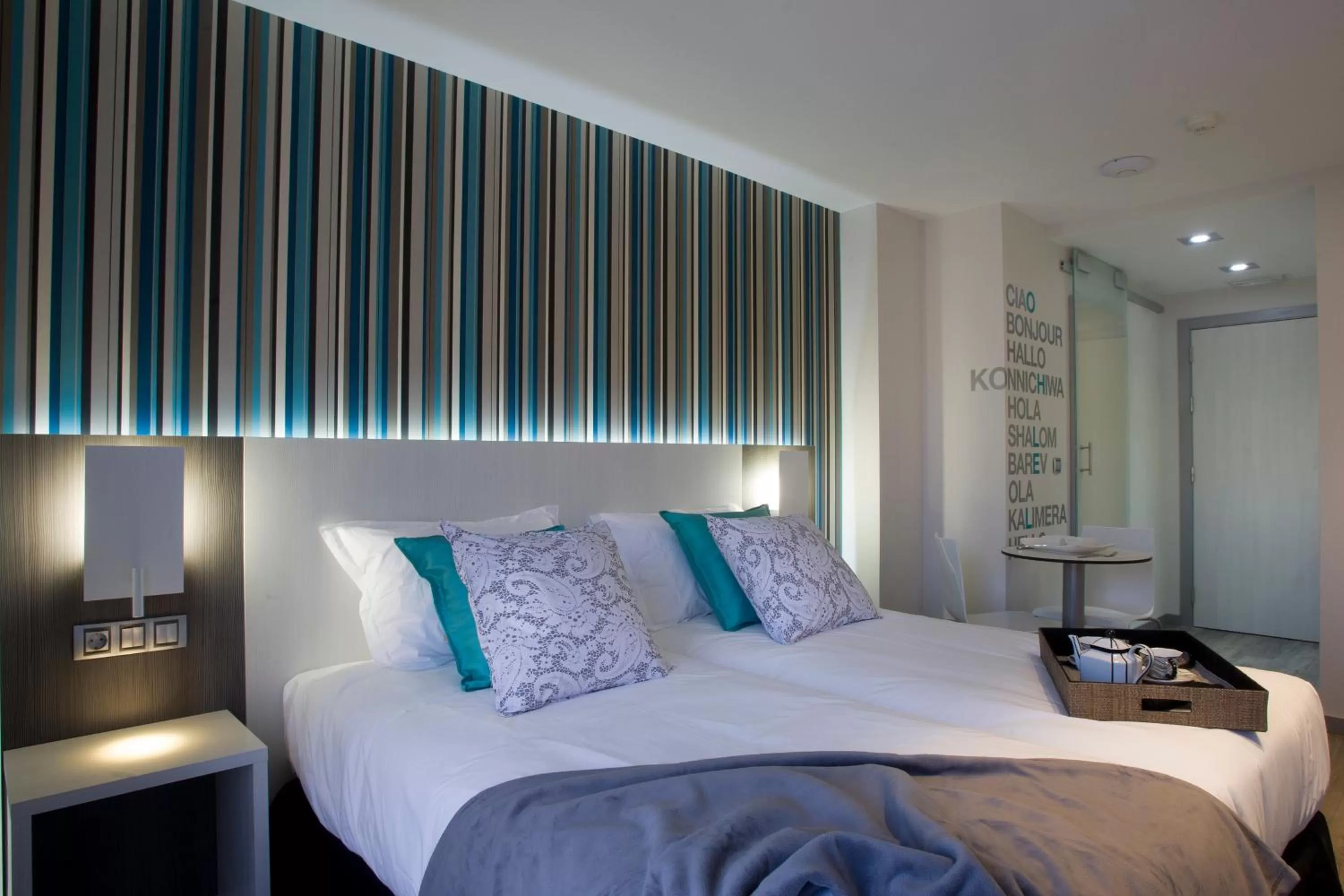 Photo of the whole room, Bed in Salamanca Suite Studios