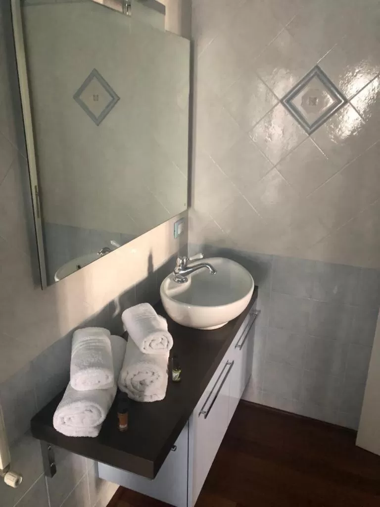 Bathroom in La scala del libro