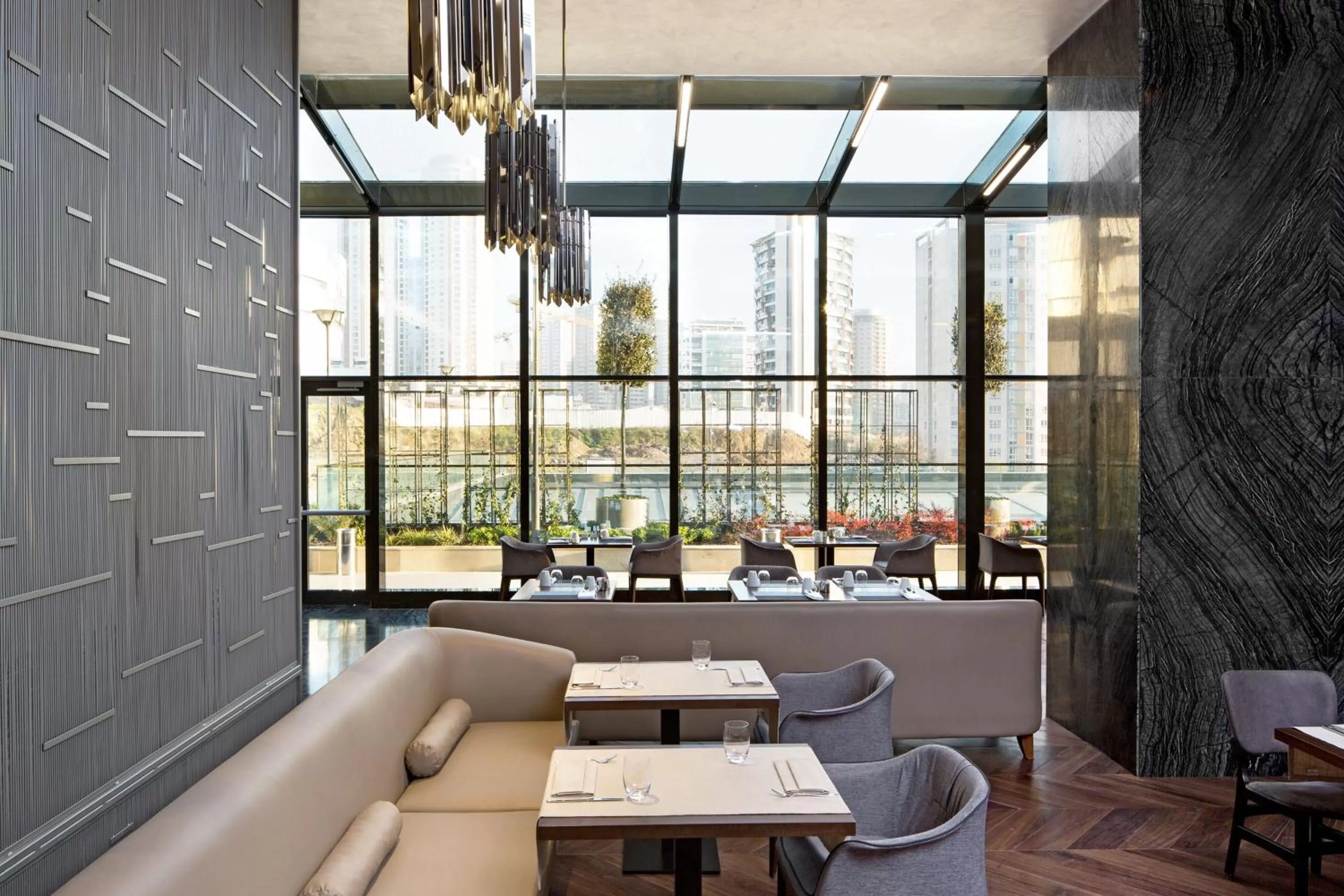 Restaurant/places to eat in Sheraton Grand Istanbul Atasehir